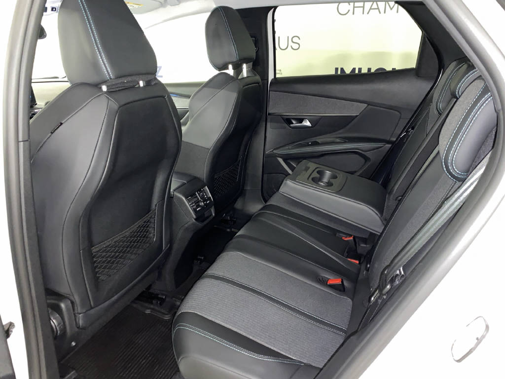PEUGEOT 3008 1.2 PureTech Allure Pack-image-16
