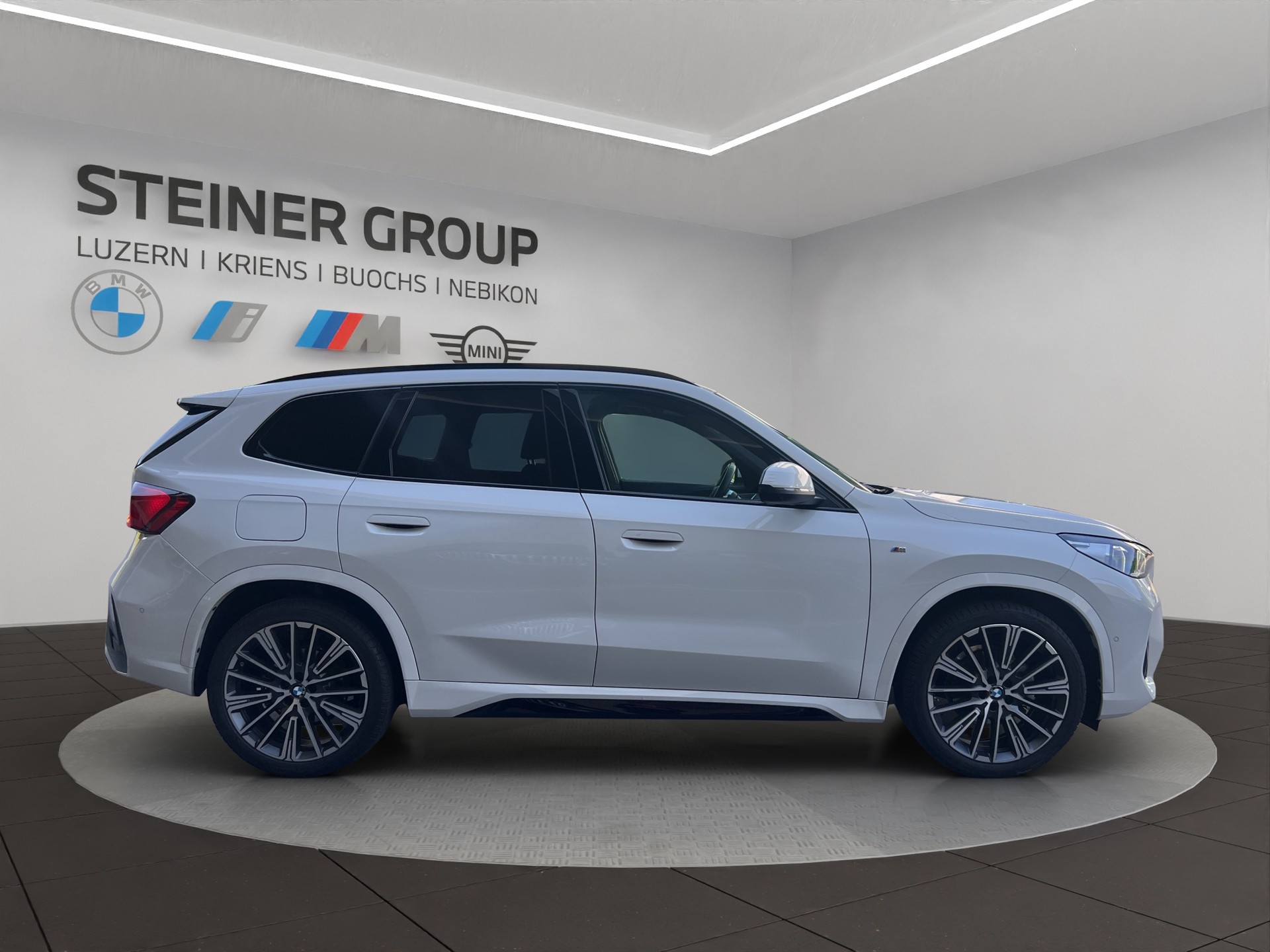 BMW X1 xDrive 20d 48V M Sport-showroom-element-3