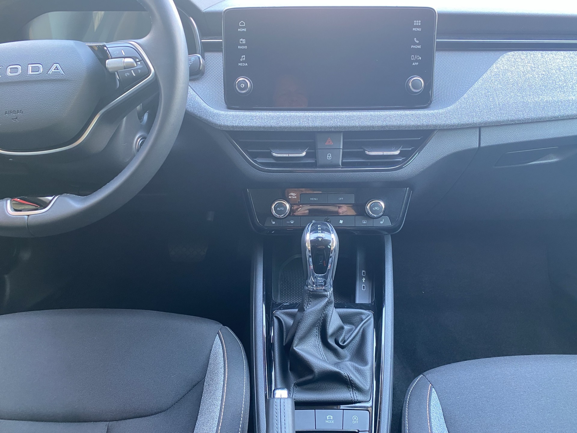 SKODA Kamiq 1.0 TSI Selection Black DSG Automat-image-9
