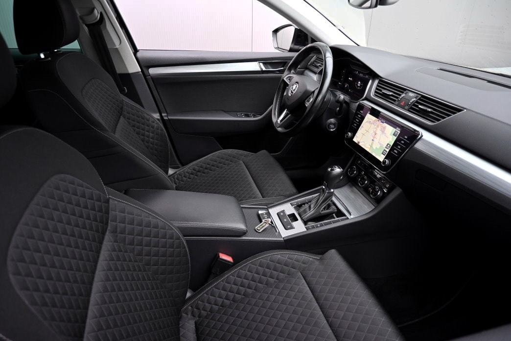 SKODA Superb Combi 2.0 TDi Ambition DSG-image-4