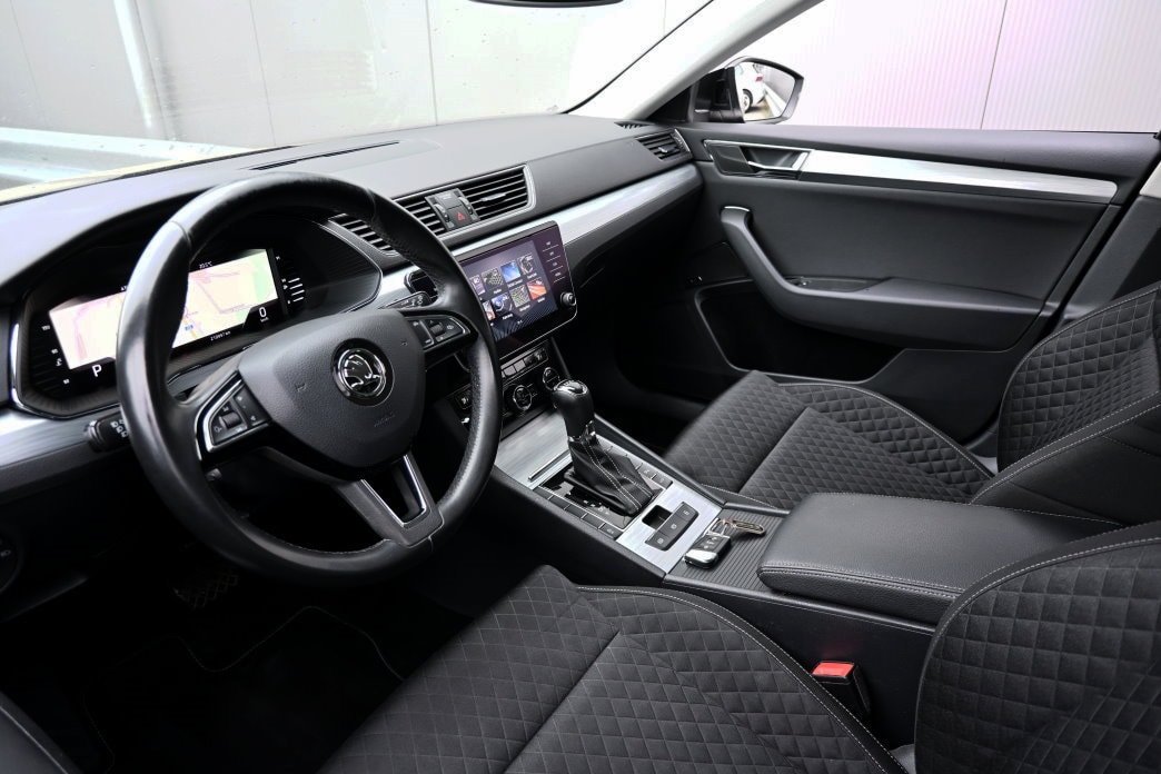 SKODA Superb Combi 2.0 TDi Ambition DSG-image-8