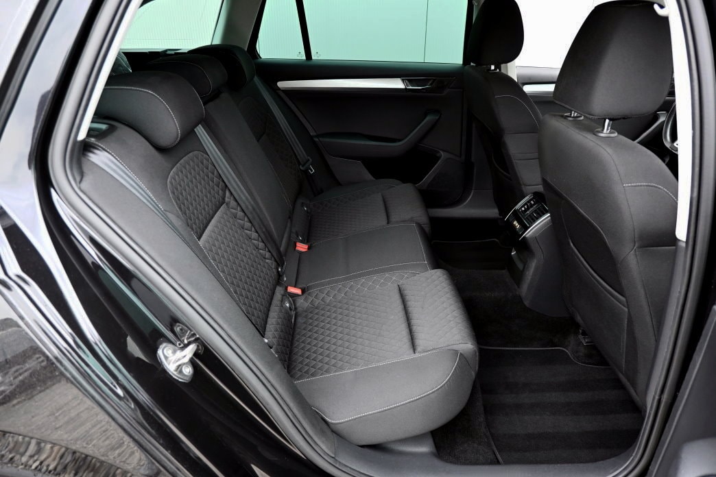 SKODA Superb Combi 2.0 TDi Ambition DSG-image-7
