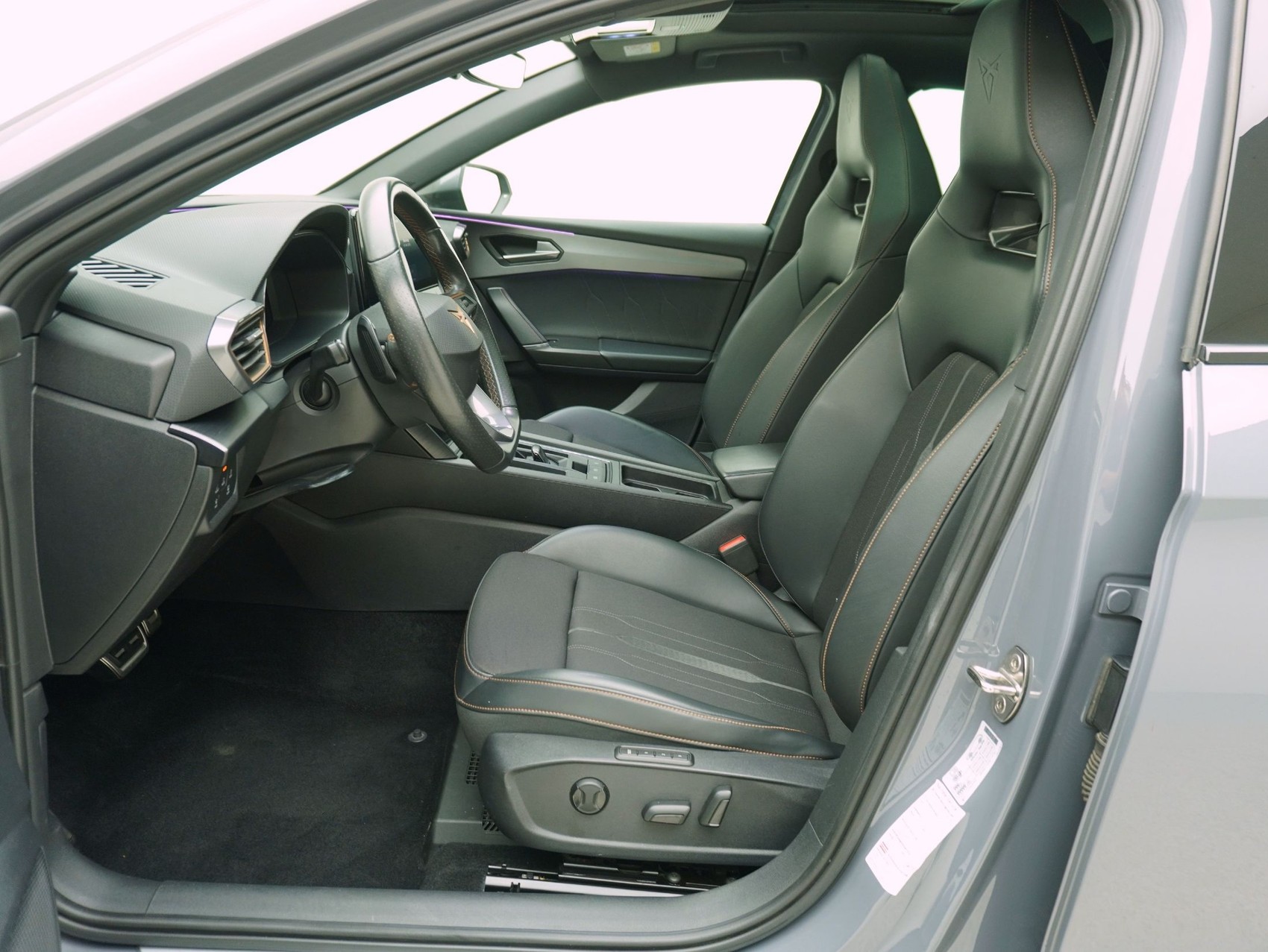 CUPRA Leon 2.0 TSI DSG VZ-image-9
