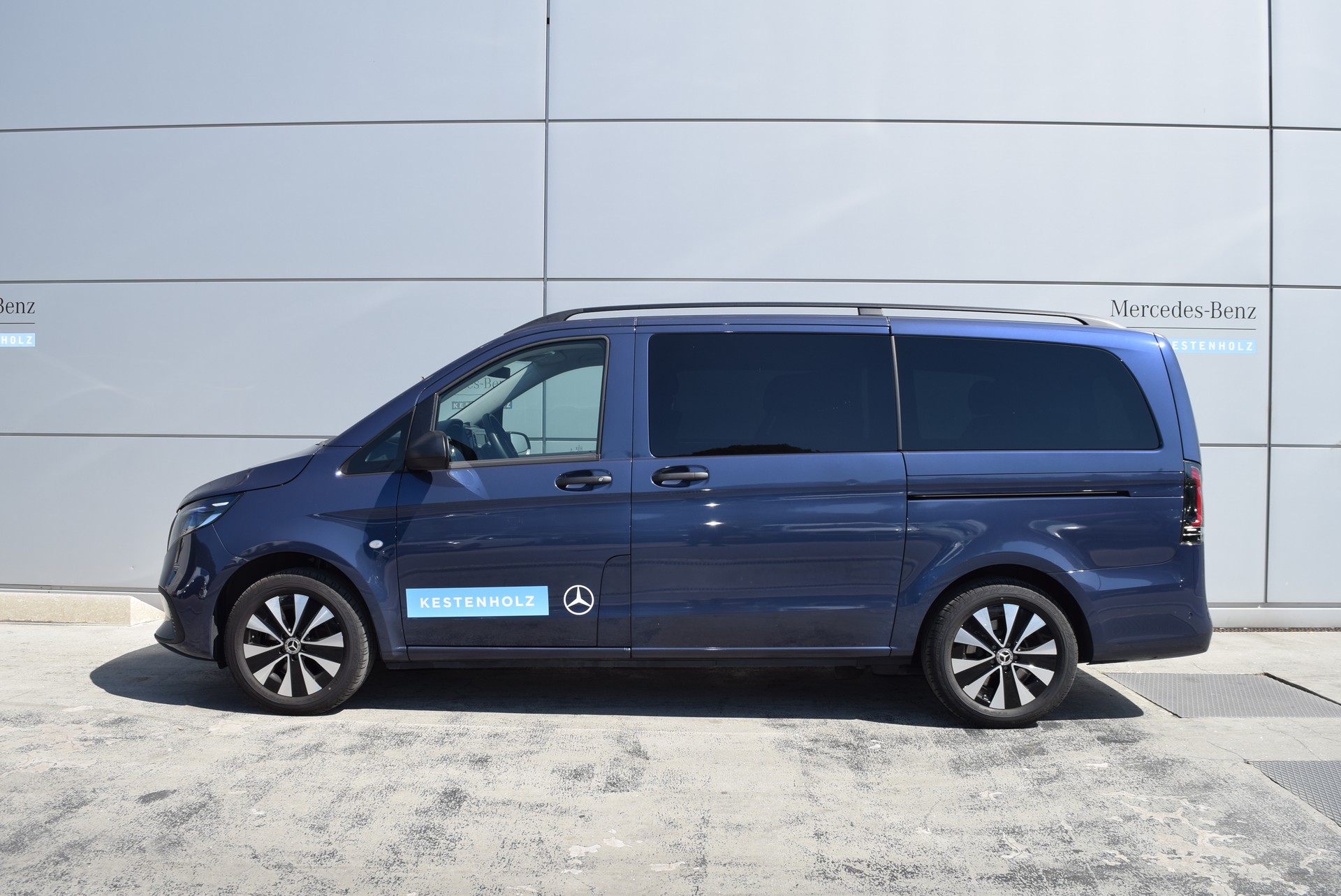 MERCEDES-BENZ Vito 116 CDI Lang Tourer 9G-Tronic 4M Select-image-5