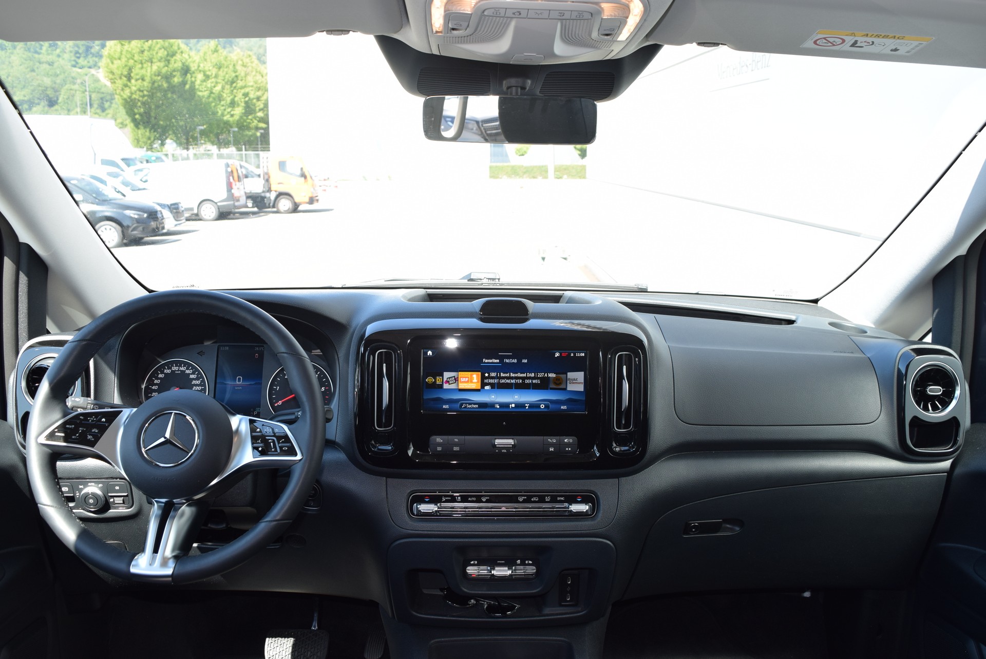 MERCEDES-BENZ Vito 116 CDI Lang Tourer 9G-Tronic 4M Select-image-9