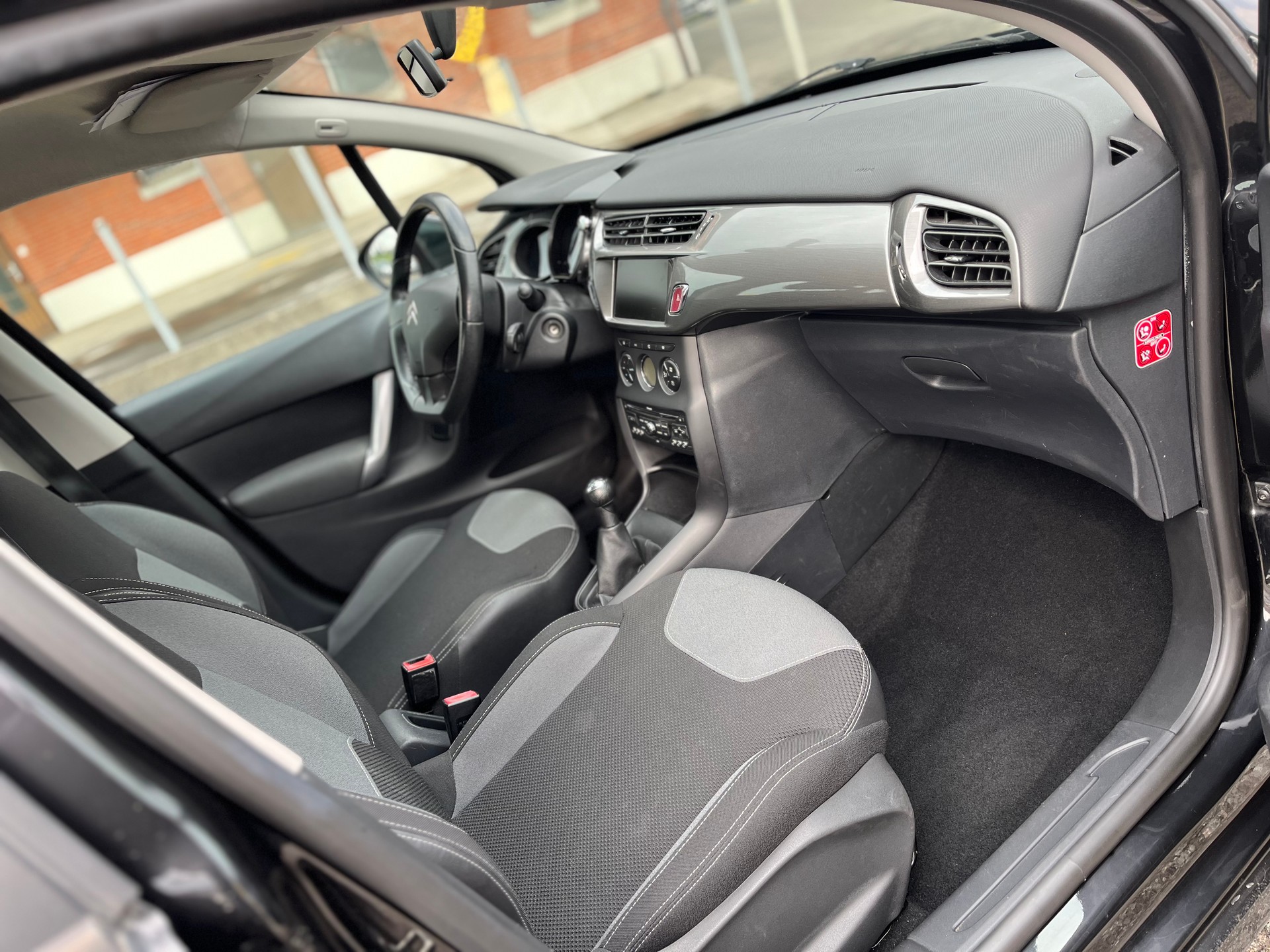 CITROEN Diesel mit frisch MFK 23/3/2026 und frisch Servic-image-13