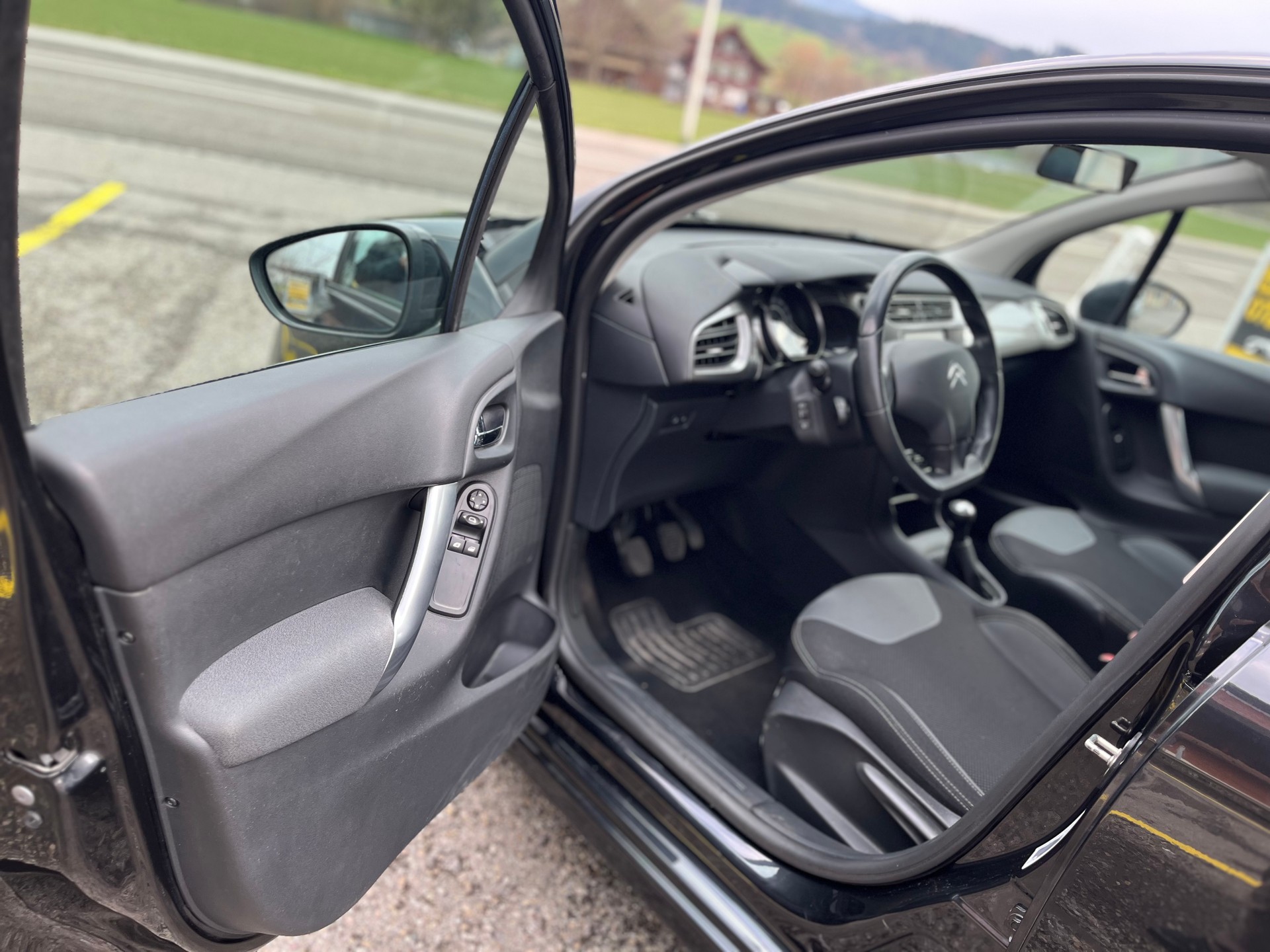 CITROEN Diesel mit frisch MFK 23/3/2026 und frisch Servic-image-10