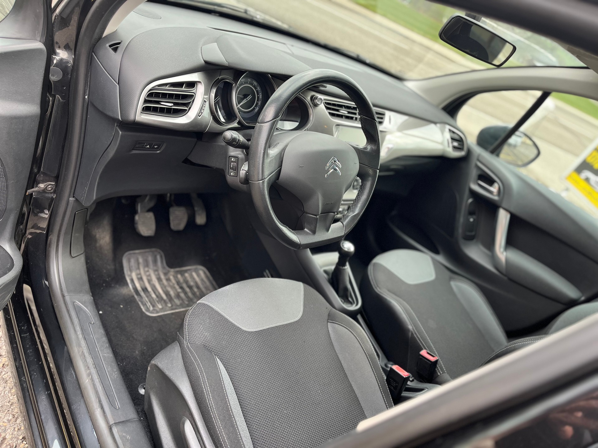 CITROEN Diesel mit frisch MFK 23/3/2026 und frisch Servic-image-11