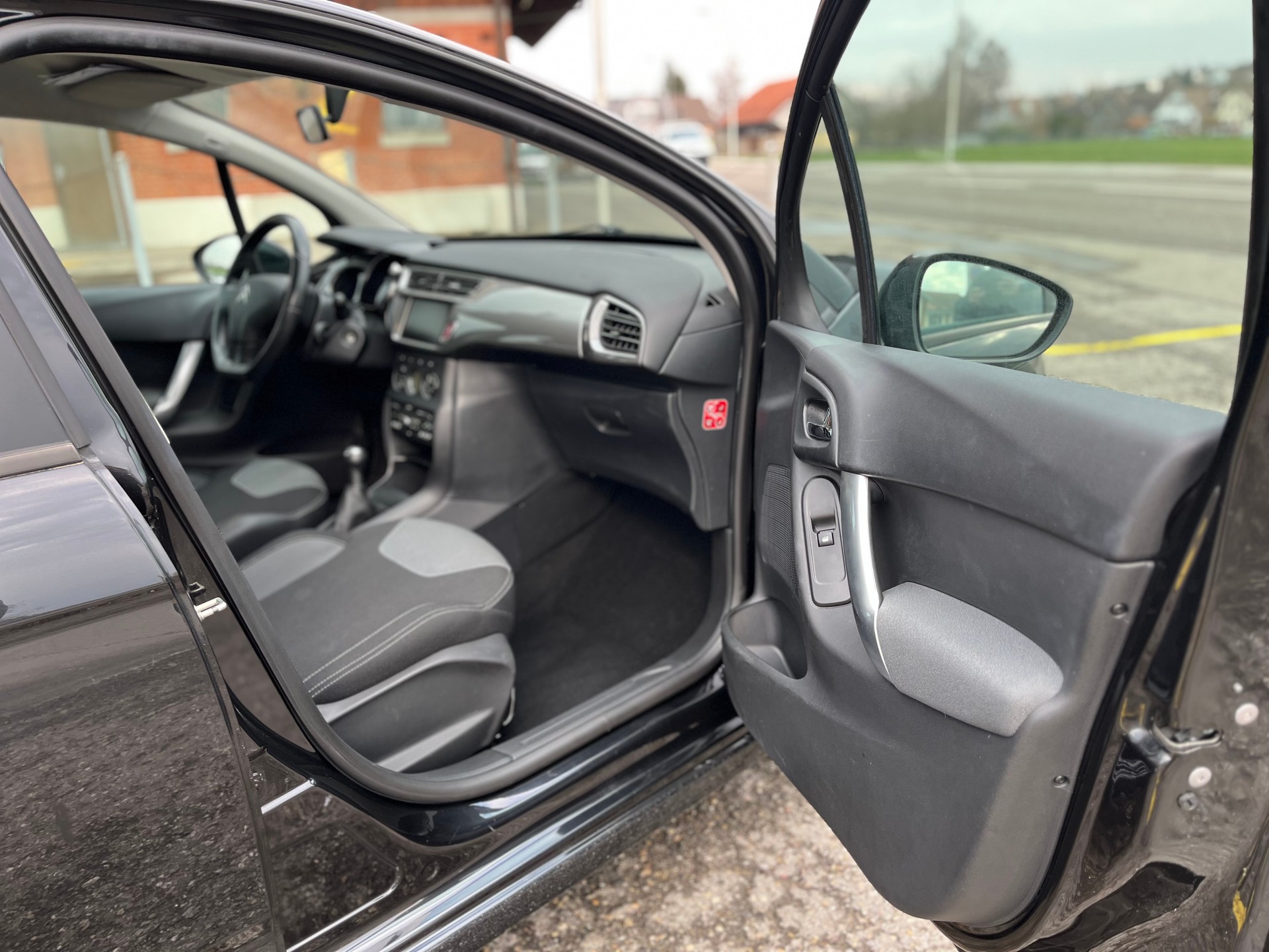 CITROEN Diesel mit frisch MFK 23/3/2026 und frisch Servic-image-12