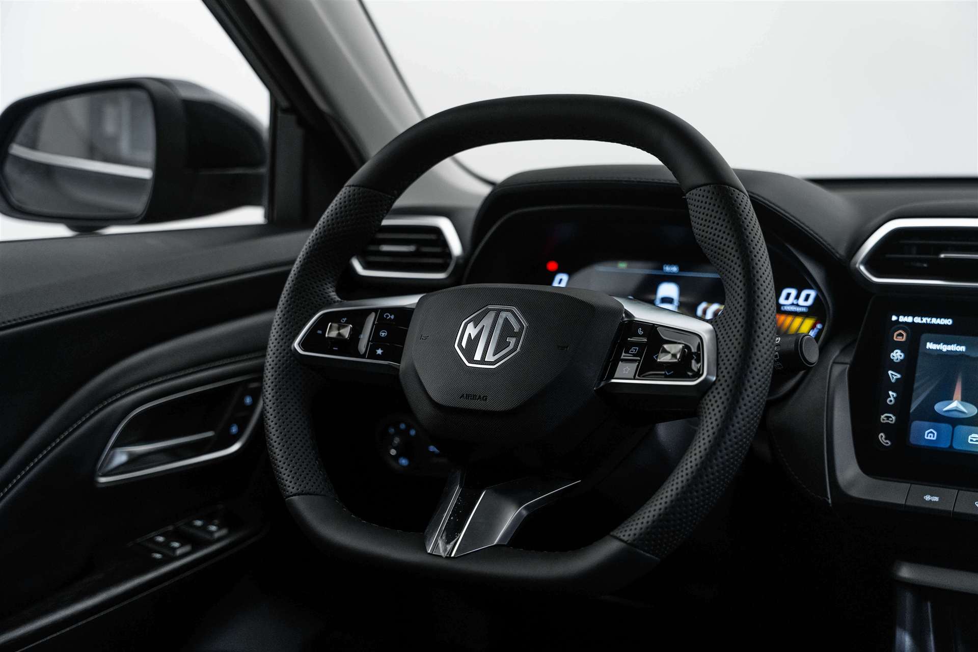 MG ZS 1.5 HEV Luxury Automat NEW-image-9