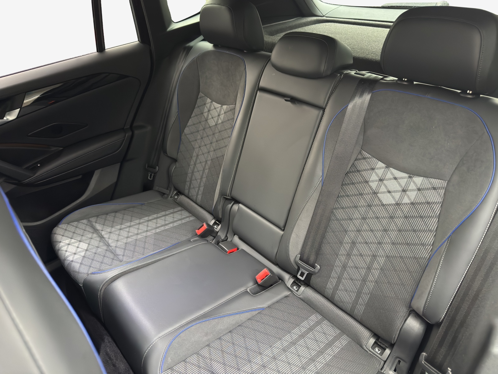 VW Tiguan 2.0 TSI DSG R-Line 4Motion-image-11