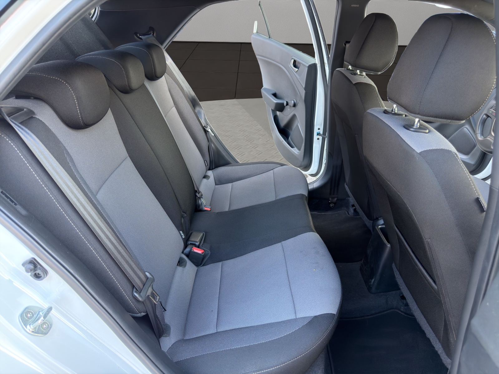 HYUNDAI i20 1.2 Amplia-image-16