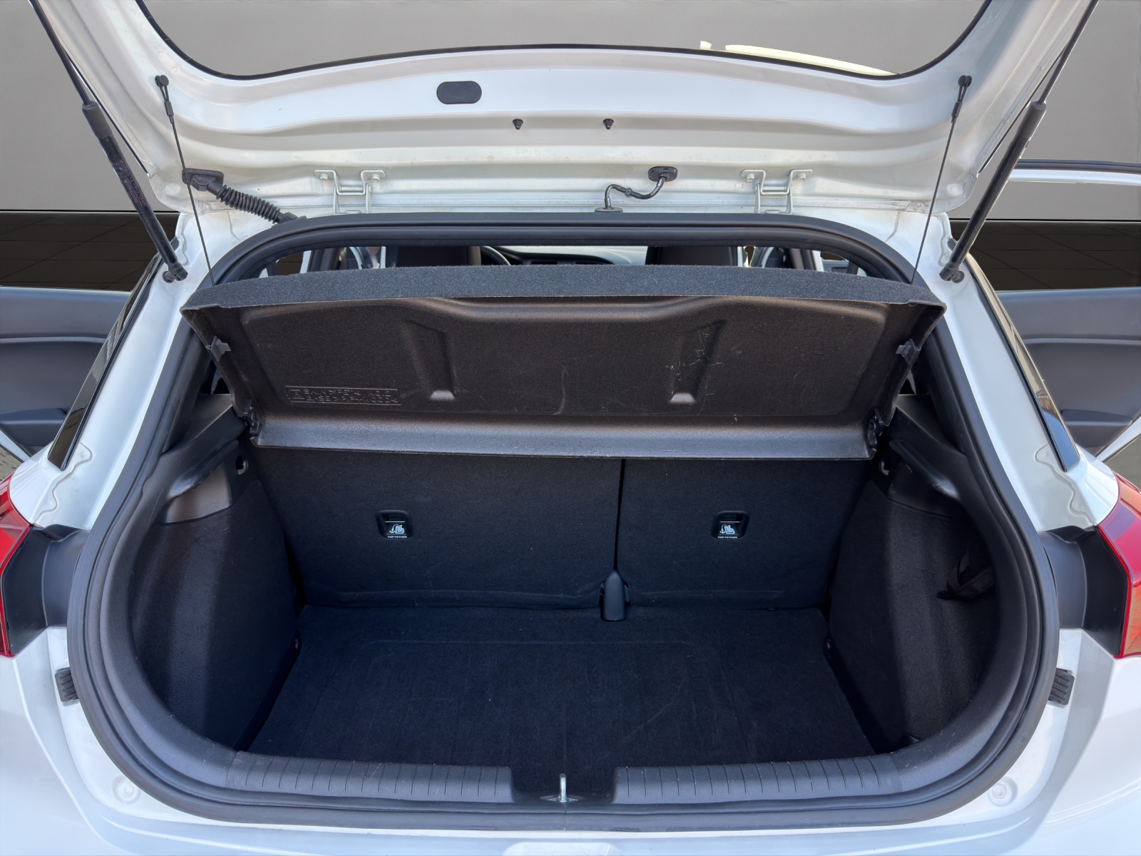 HYUNDAI i20 1.2 Amplia-image-17