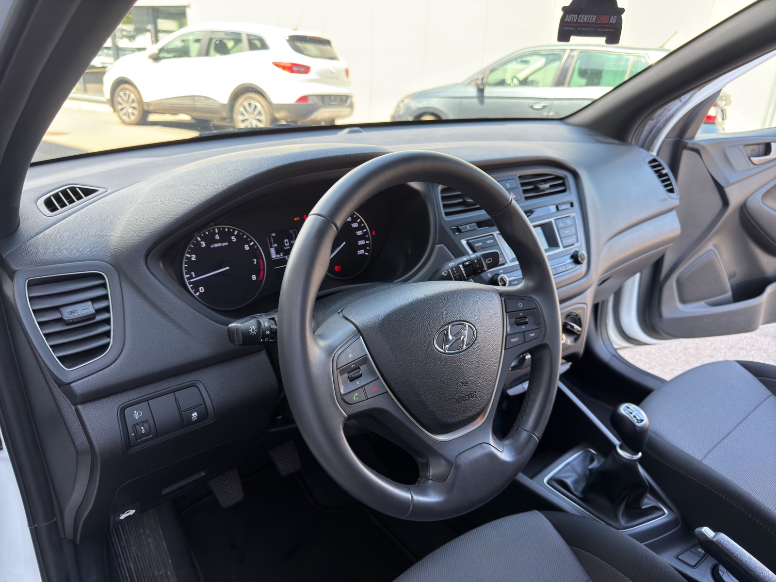 HYUNDAI i20 1.2 Amplia-image-20