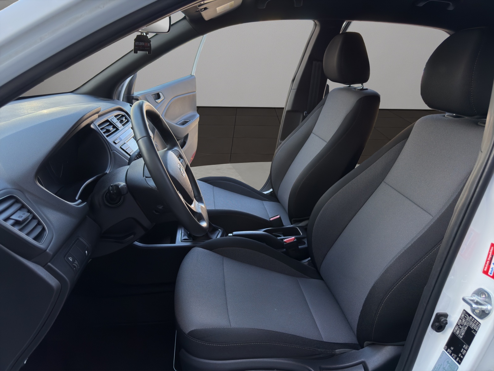 HYUNDAI i20 1.2 Amplia-image-8