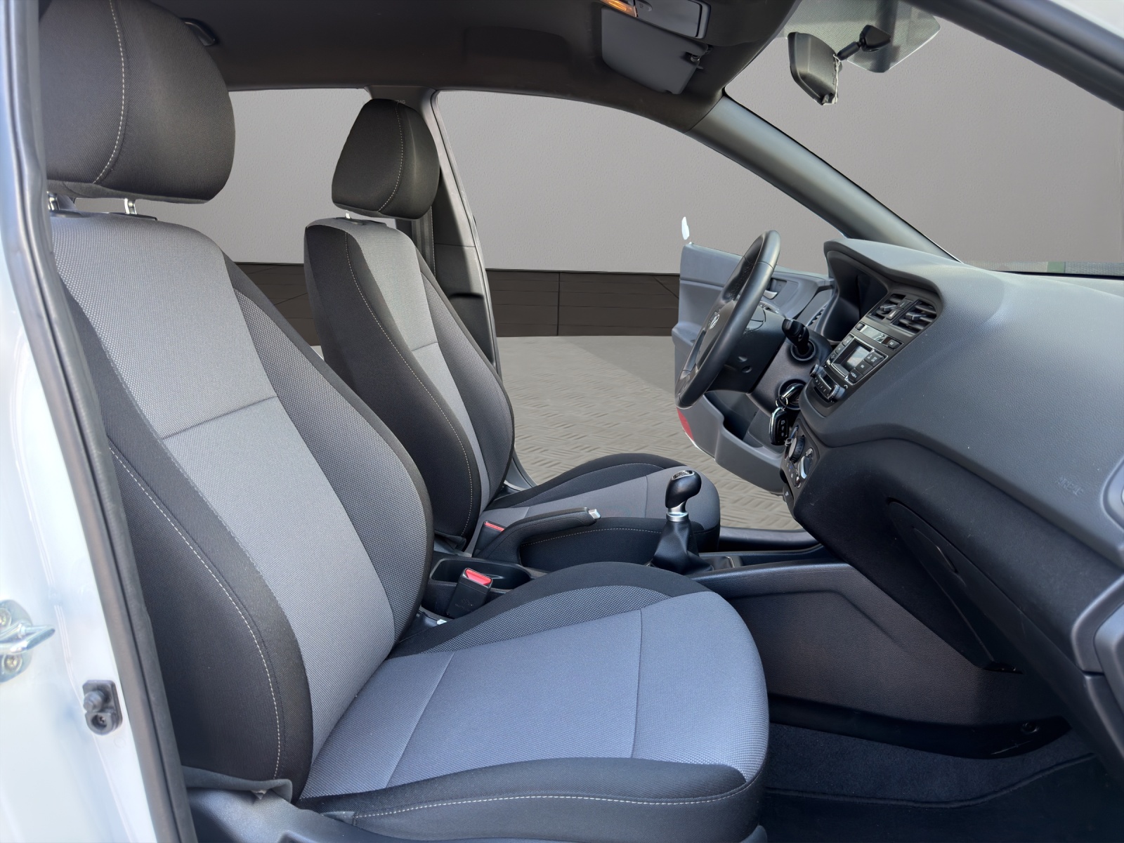 HYUNDAI i20 1.2 Amplia-image-15