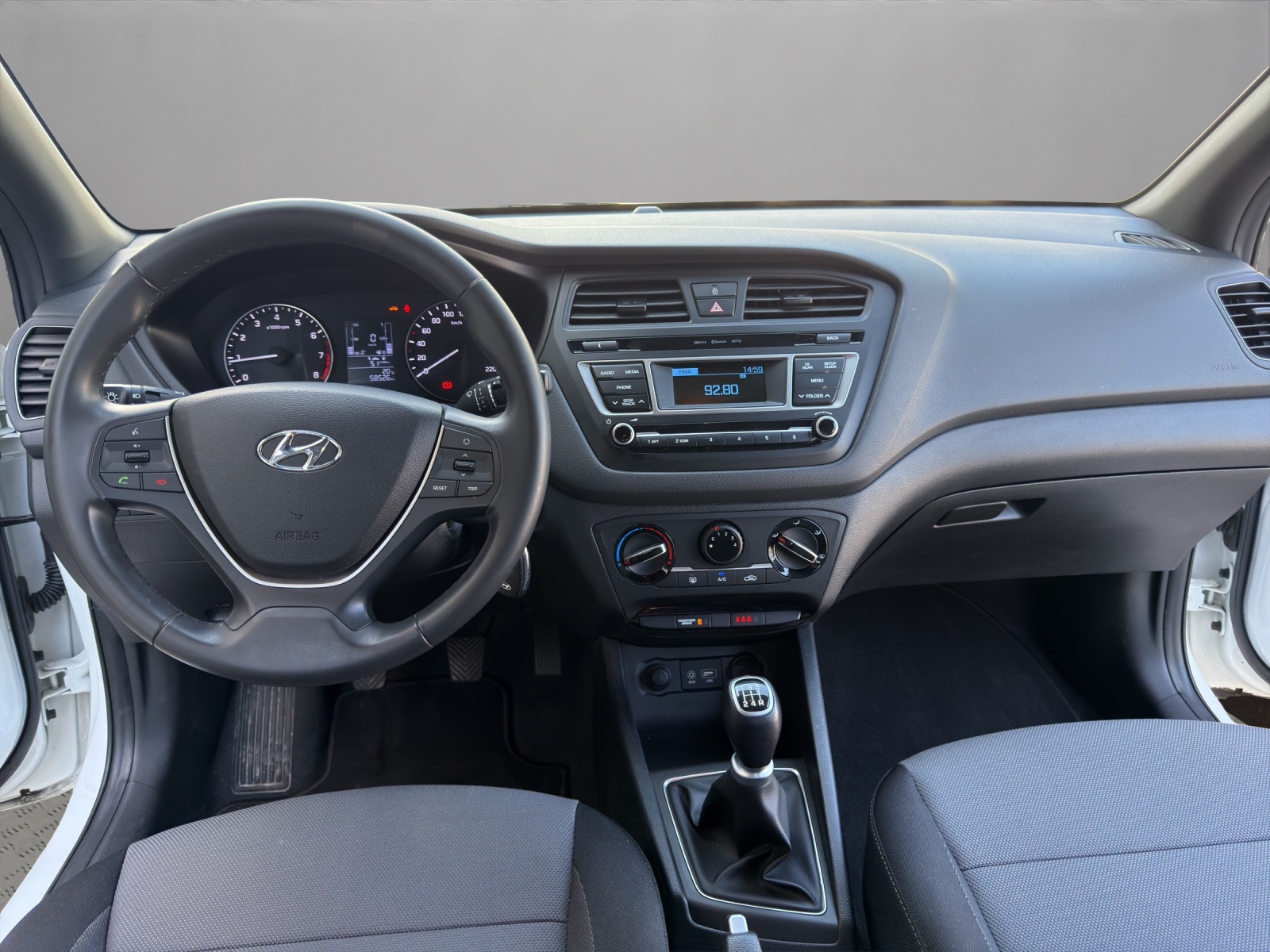 HYUNDAI i20 1.2 Amplia-image-12
