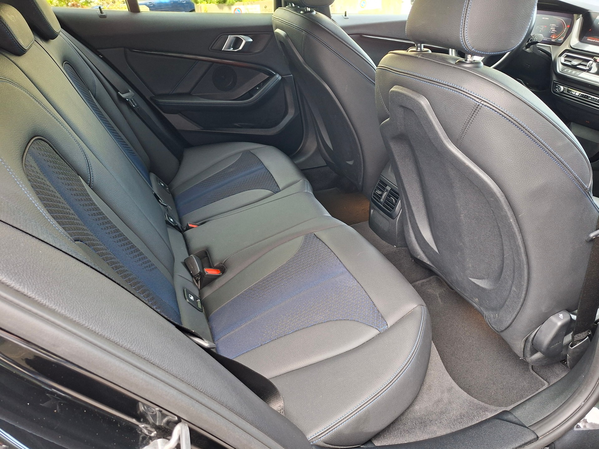 BMW M135i xDrive Steptronic-image-10