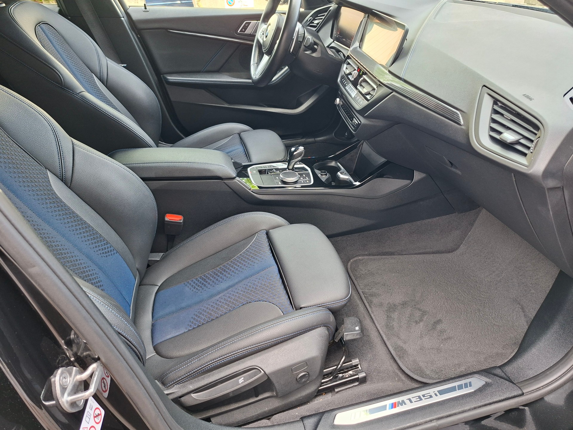 BMW M135i xDrive Steptronic-image-7