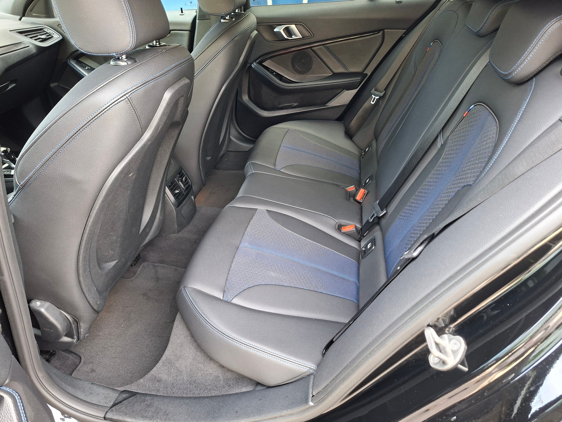 BMW M135i xDrive Steptronic-image-9