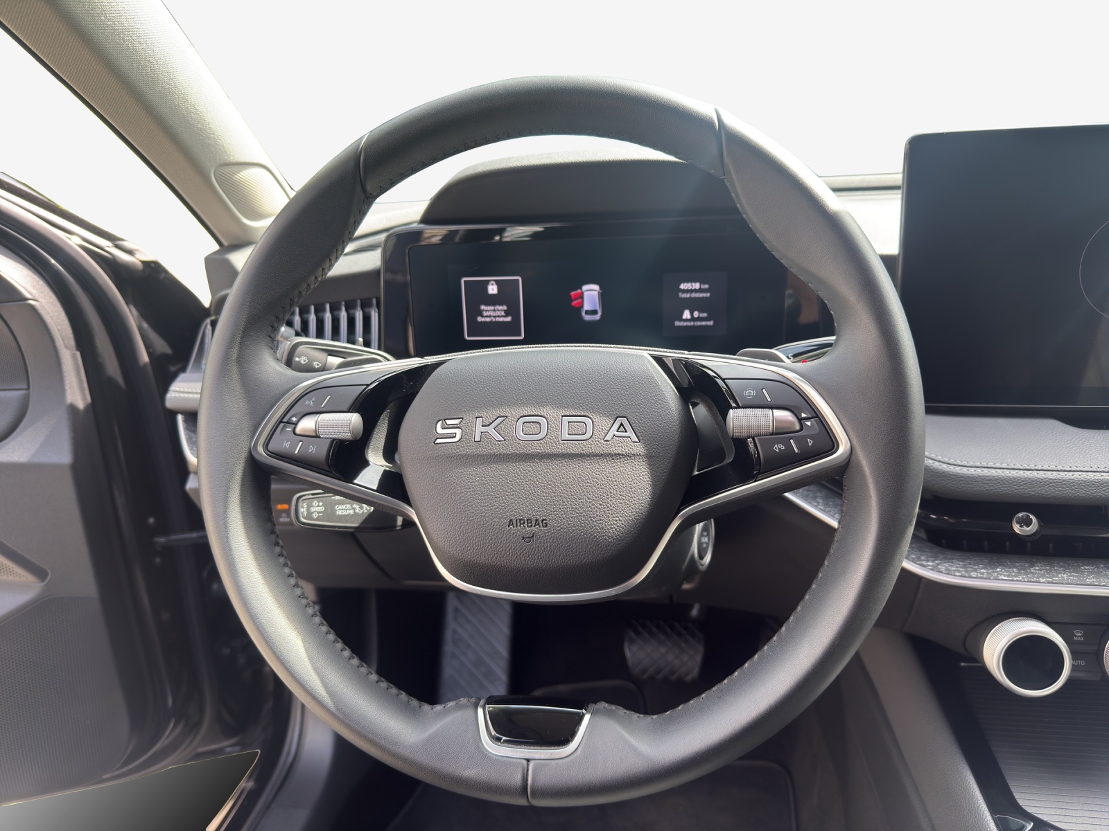 SKODA Superb Combi 1.5 TSI PHEV Selection DSG-image-9