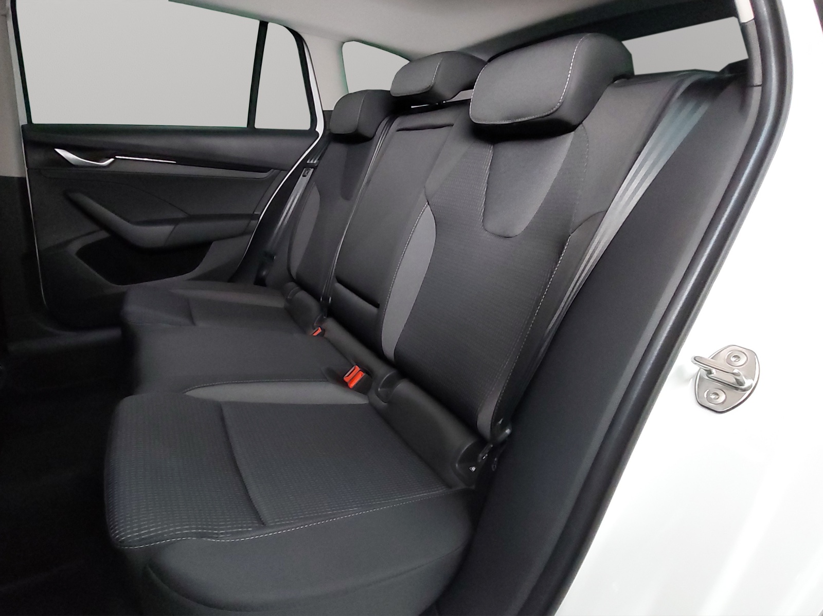 SKODA Octavia Combi 2.0 TDI DSG Selection-image-8