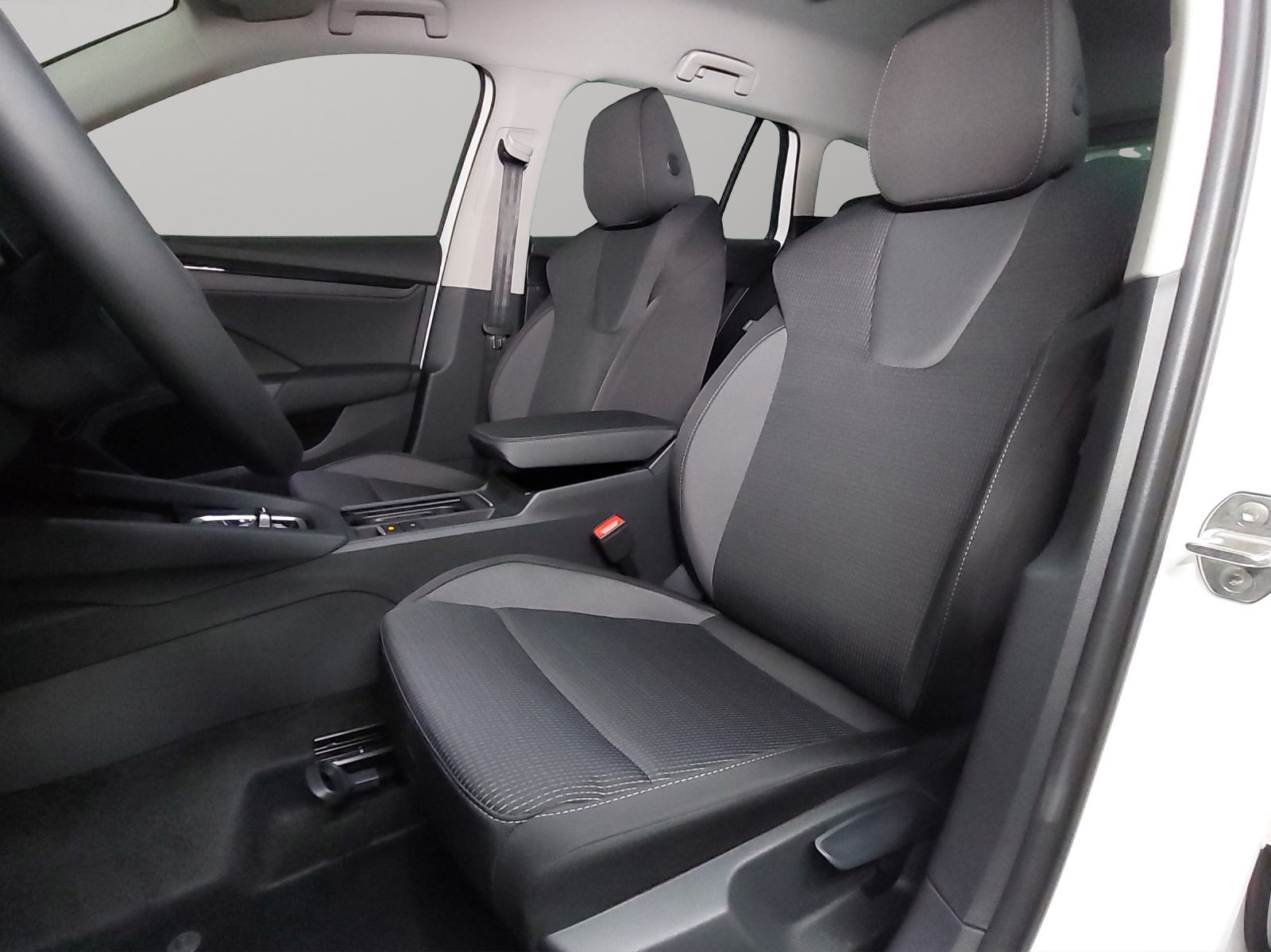 SKODA Octavia Combi 2.0 TDI DSG Selection-image-5