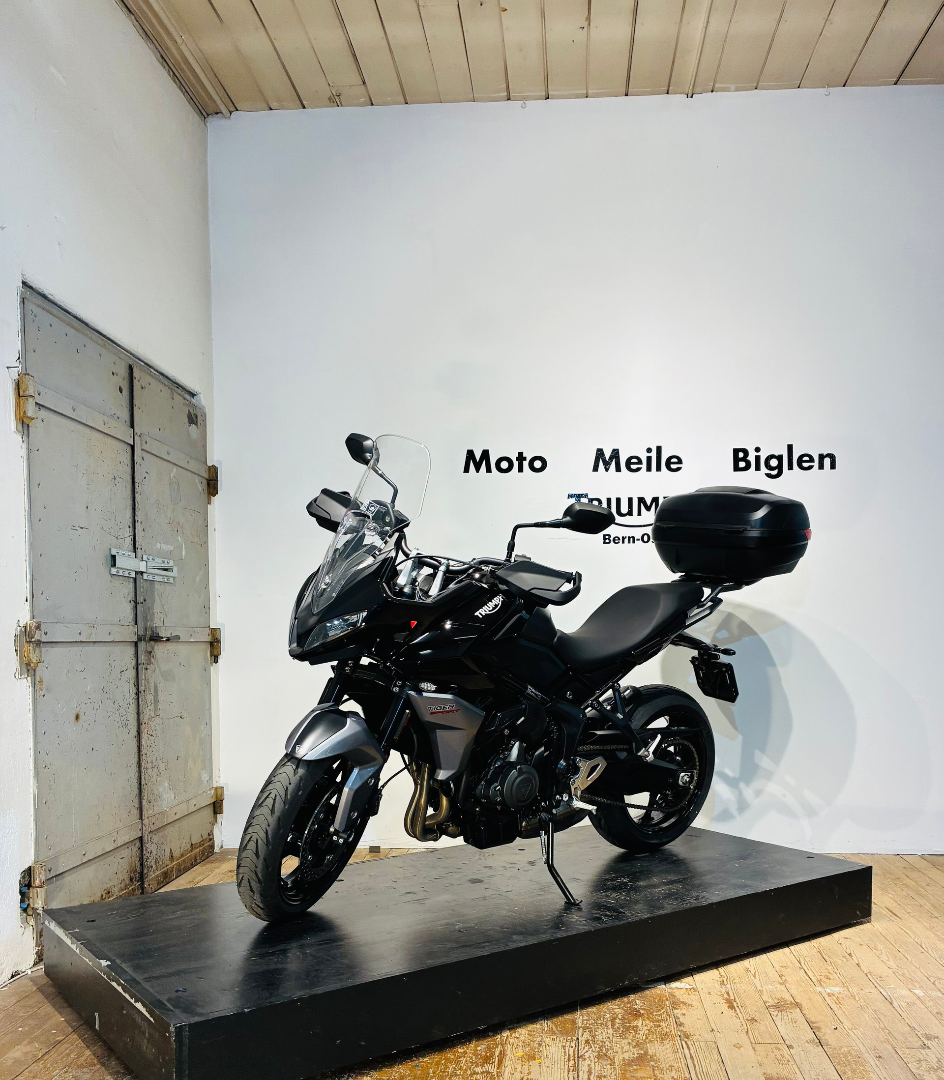 TRIUMPH Trident 660-showroom-element-3