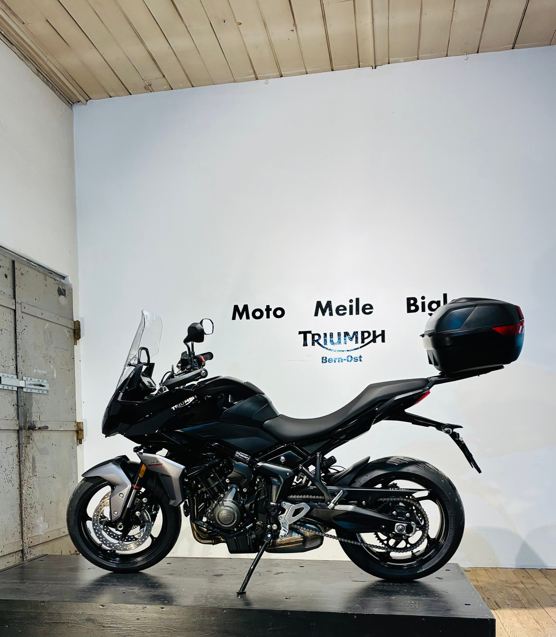 TRIUMPH Trident 660-showroom-element-1