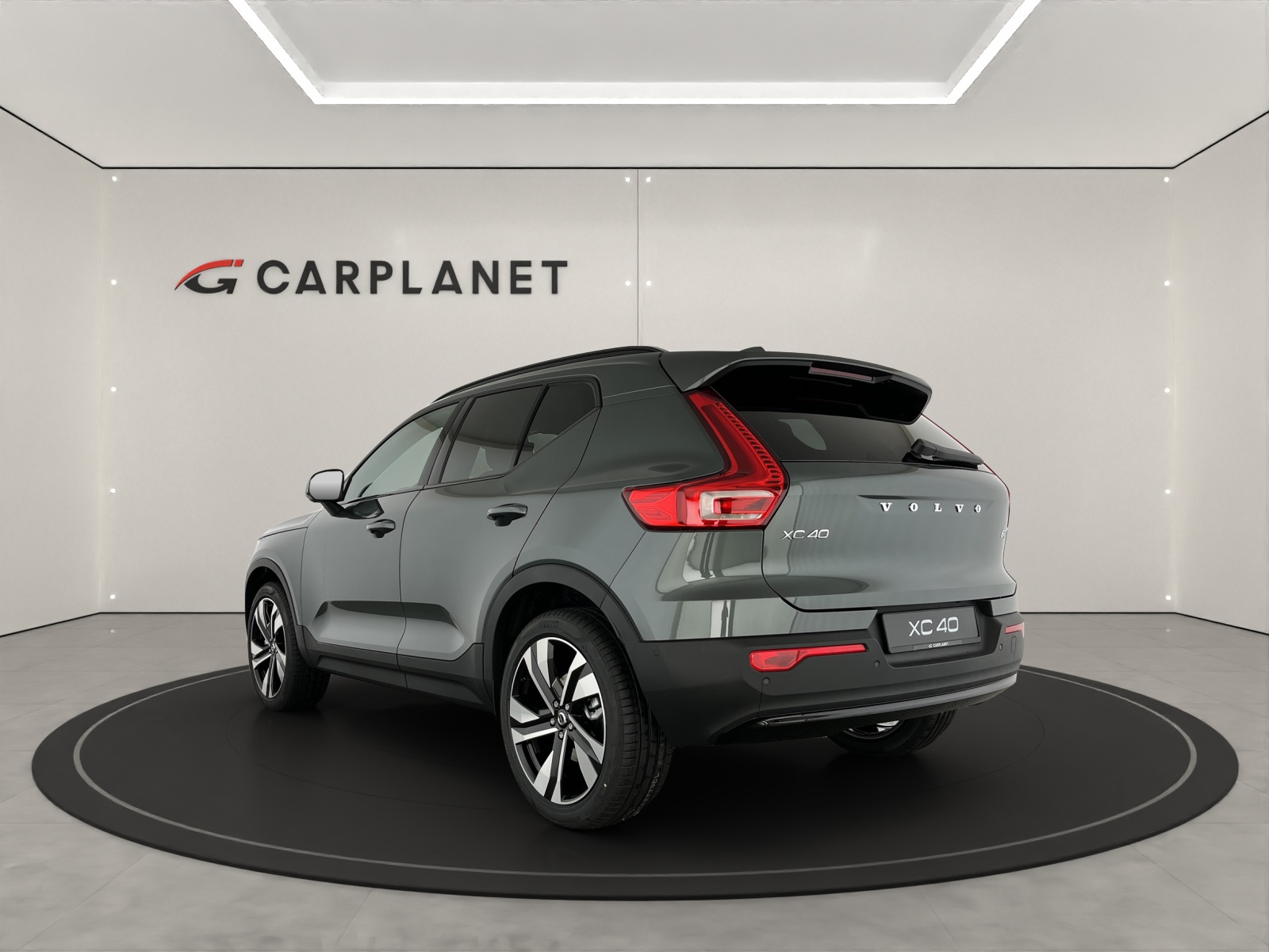 VOLVO XC40 2.0 B3 MH Plus Dark-image-2