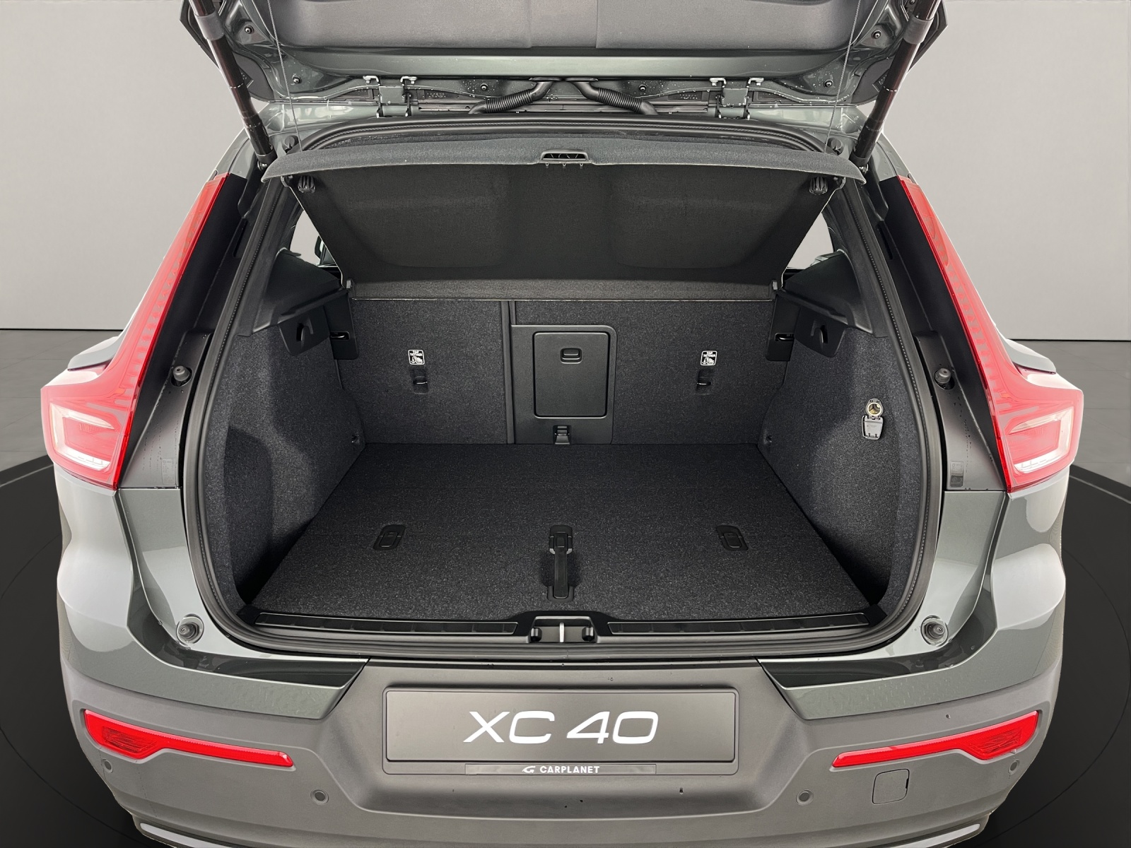 VOLVO XC40 2.0 B3 MH Plus Dark-image-6