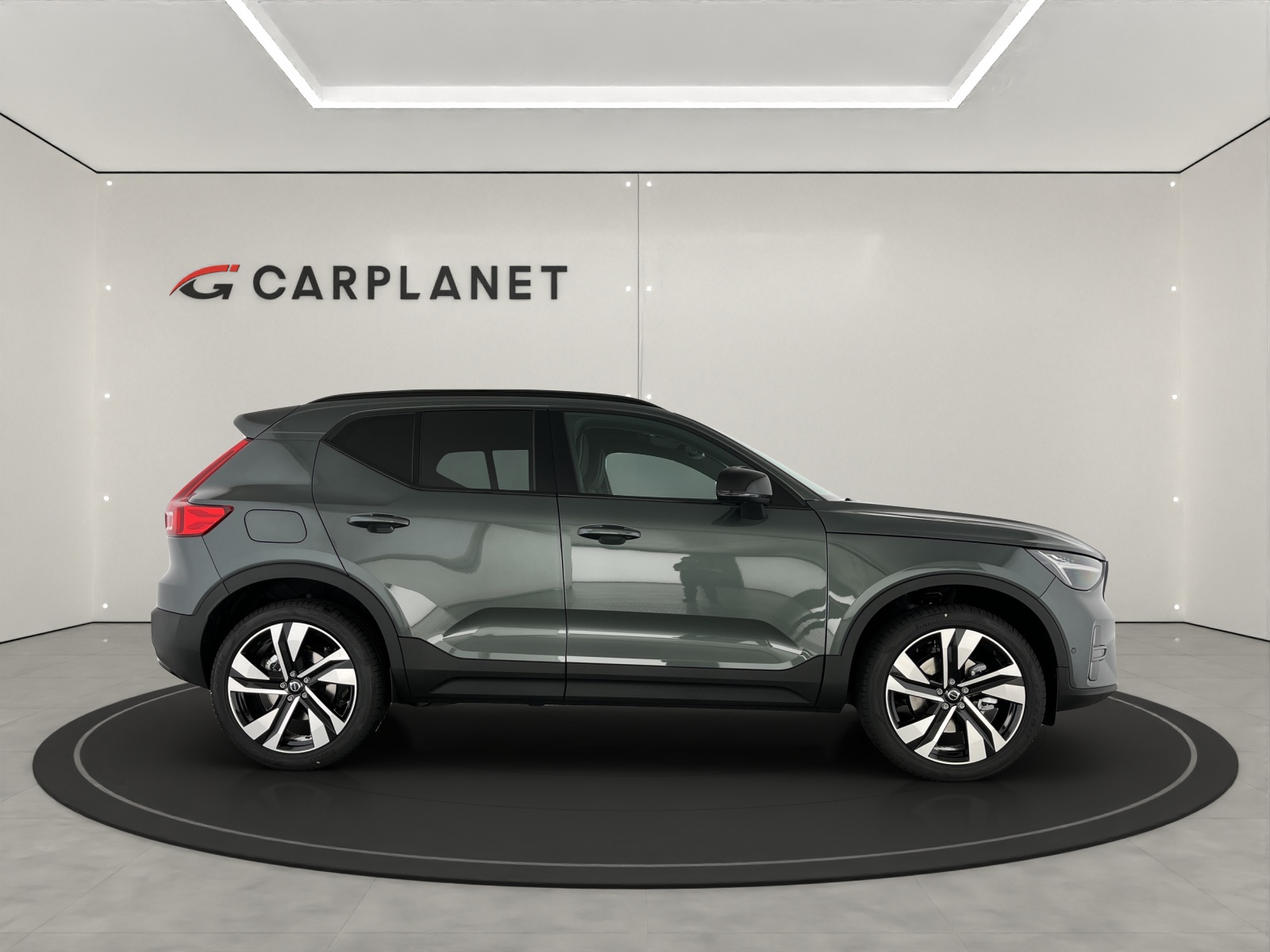 VOLVO XC40 2.0 B3 MH Plus Dark-image-3