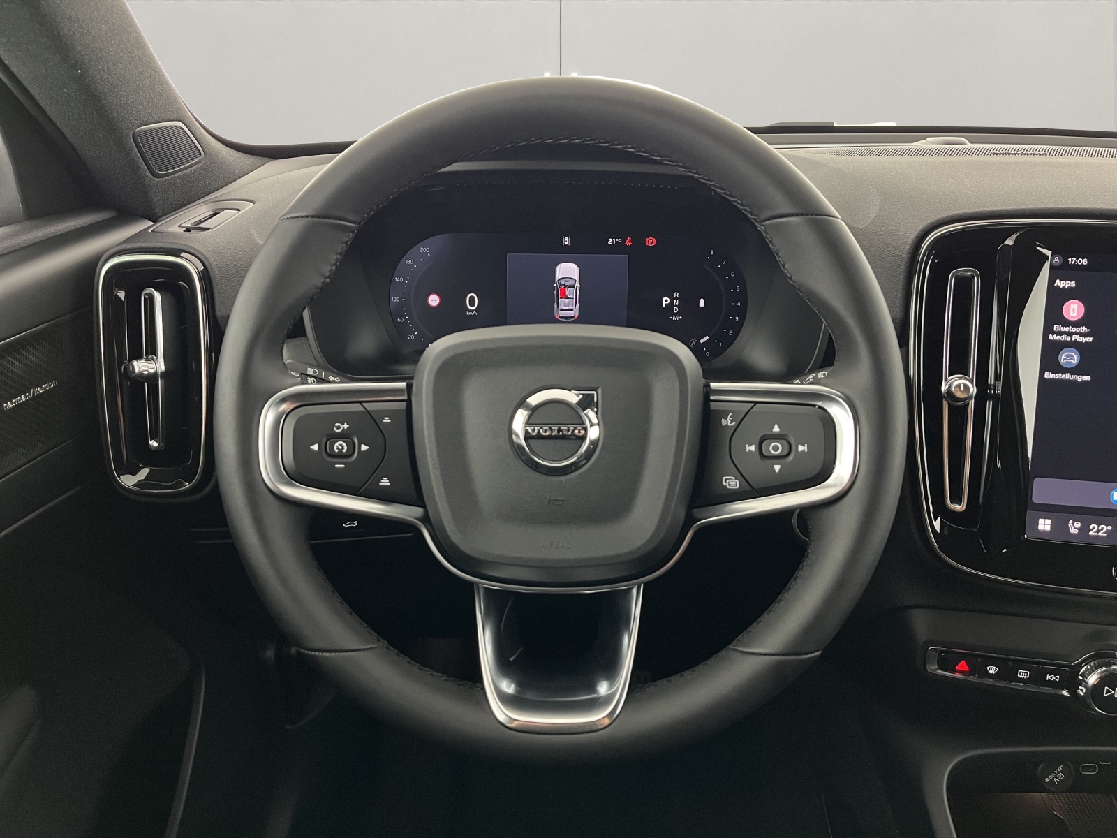 VOLVO XC40 2.0 B3 MH Plus Dark-image-11
