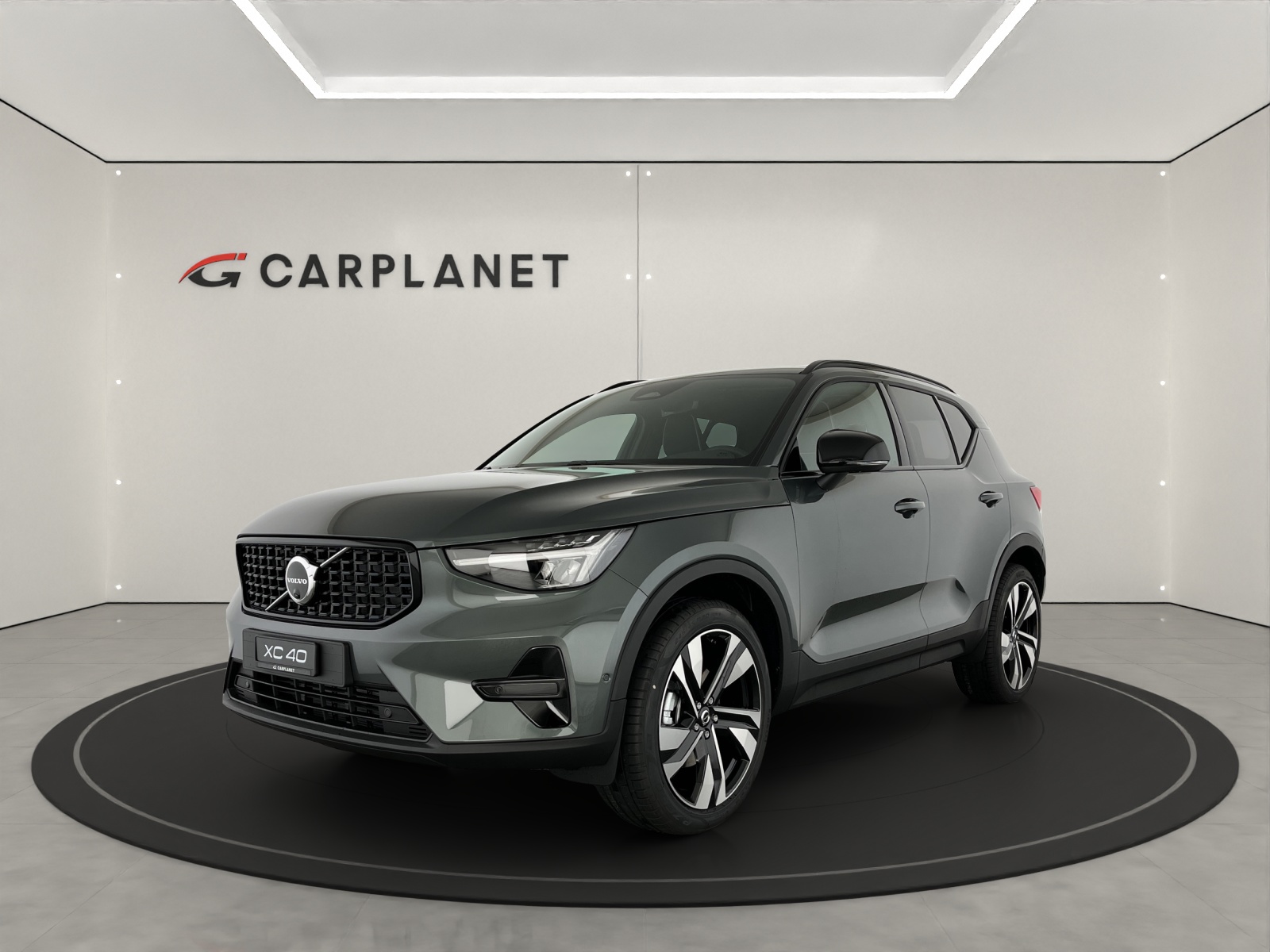 VOLVO XC40 2.0 B3 MH Plus Dark-image-0
