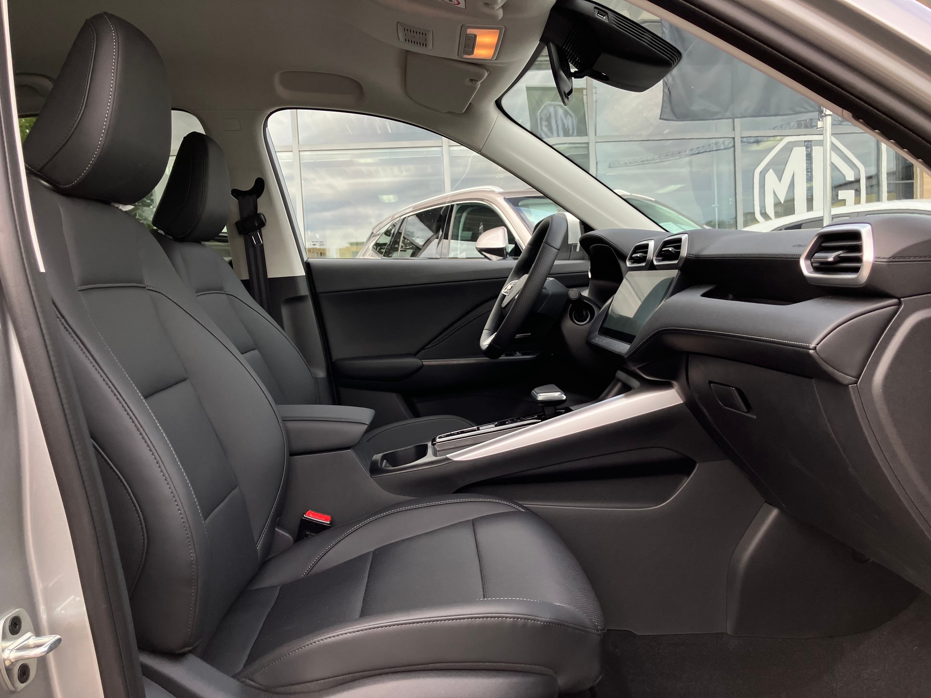 MG ZS 1.5 HEV Luxury-image-8