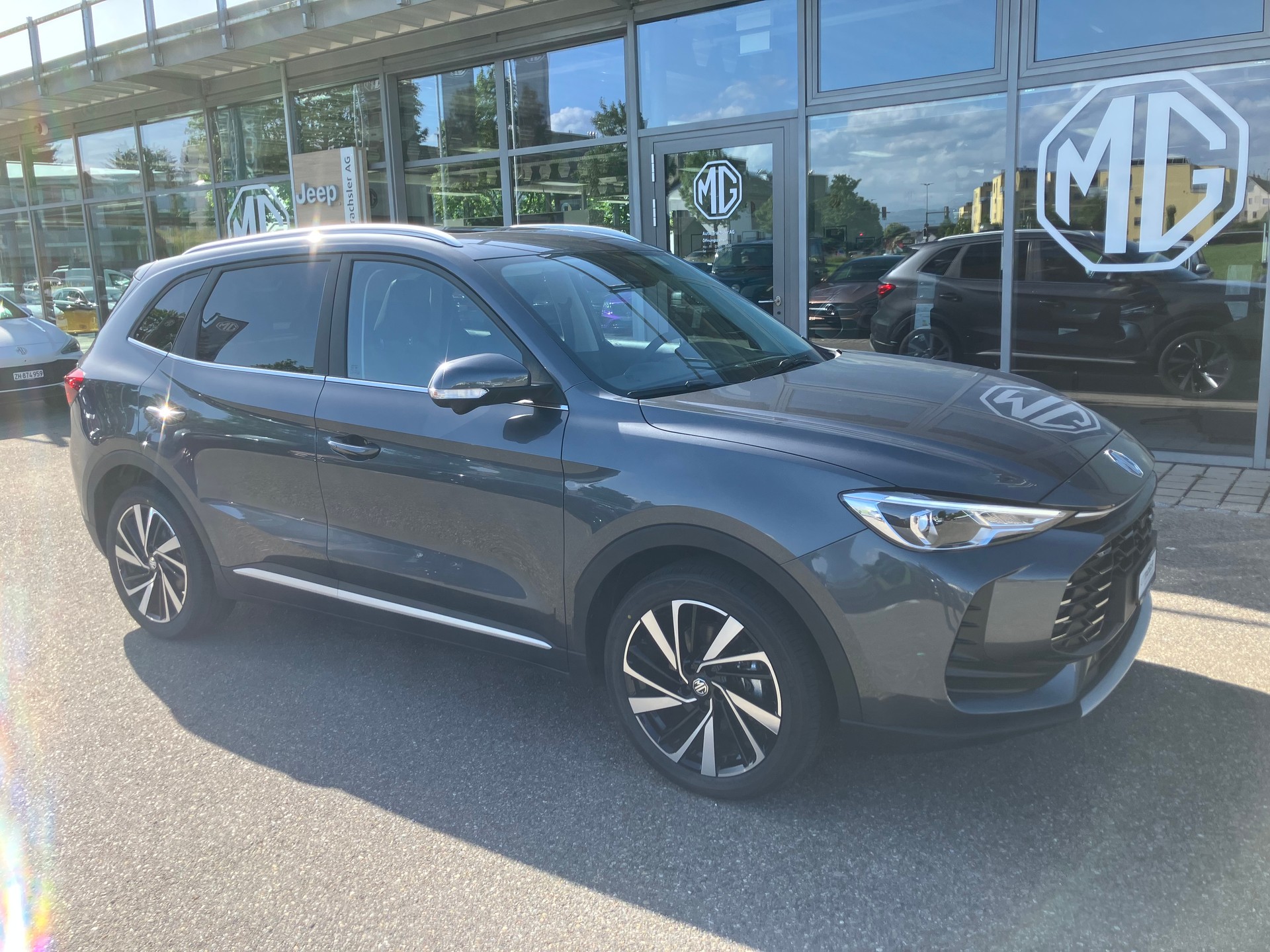 MG ZS 1.5 HEV Luxury-image-1