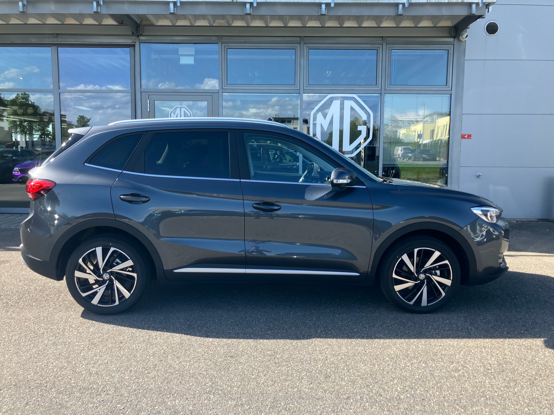 MG ZS 1.5 HEV Luxury-image-0