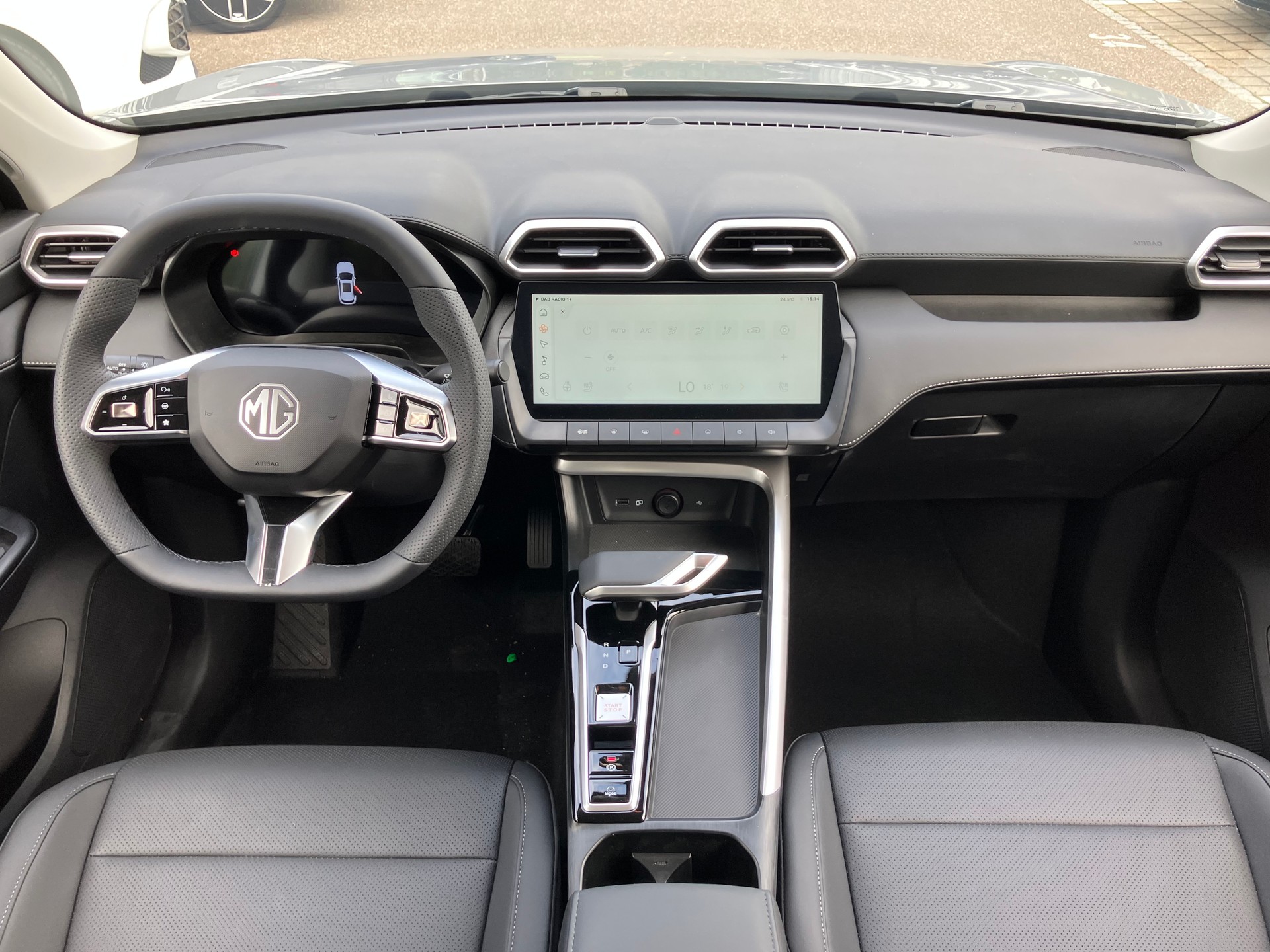 MG ZS 1.5 HEV Luxury-image-9