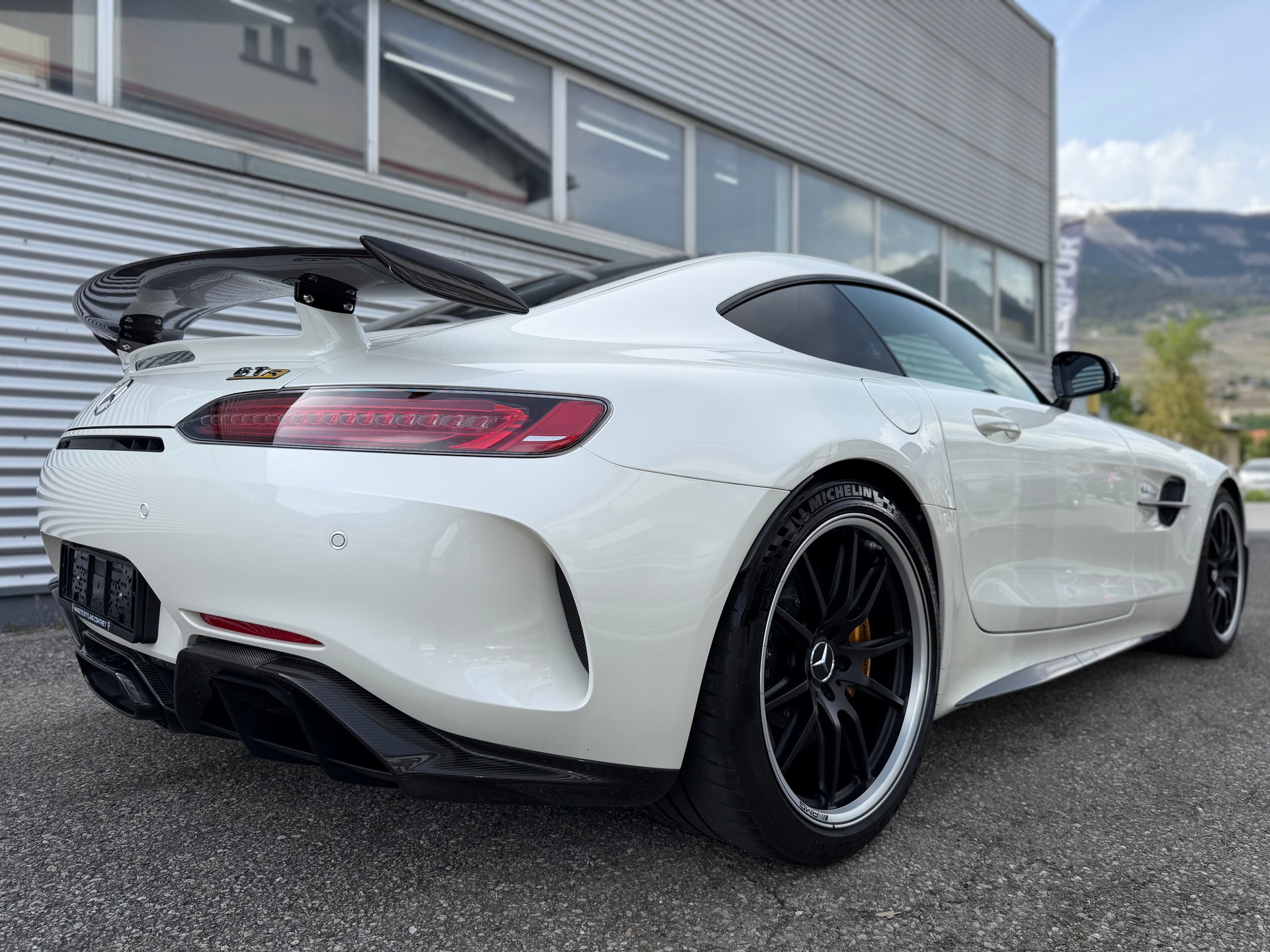 MERCEDES-BENZ AMG GT R Speedshift DCT-image-3