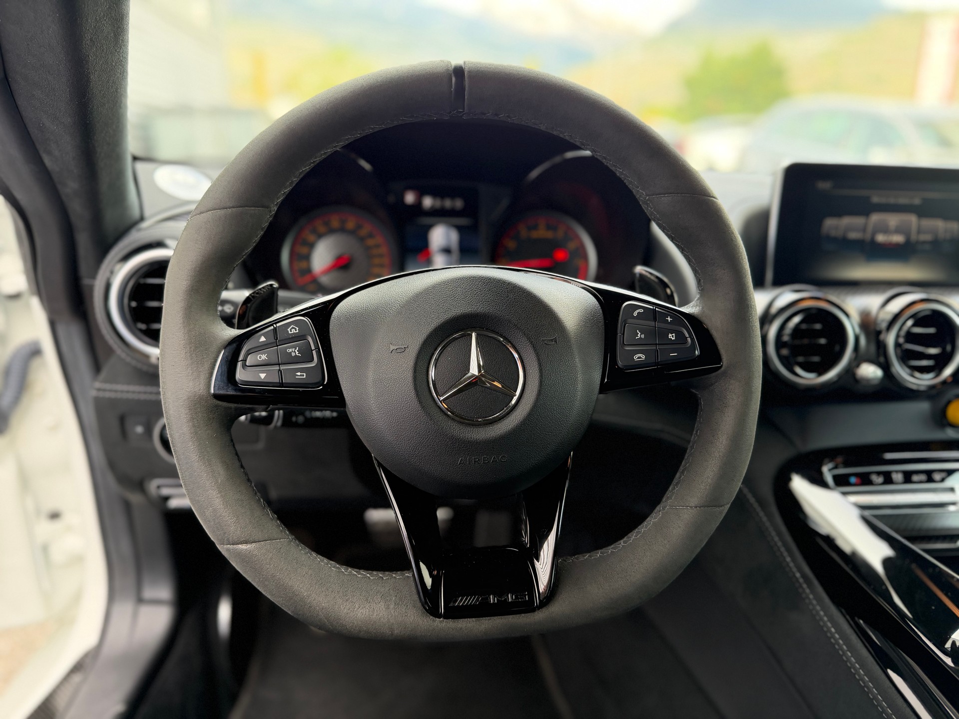 MERCEDES-BENZ AMG GT R Speedshift DCT-image-8