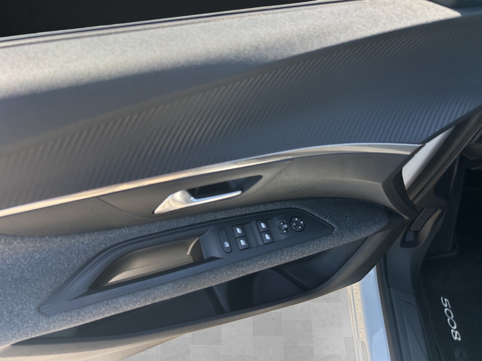 PEUGEOT 5008 1.2 Pure Tech Active Pack EAT8-image-17