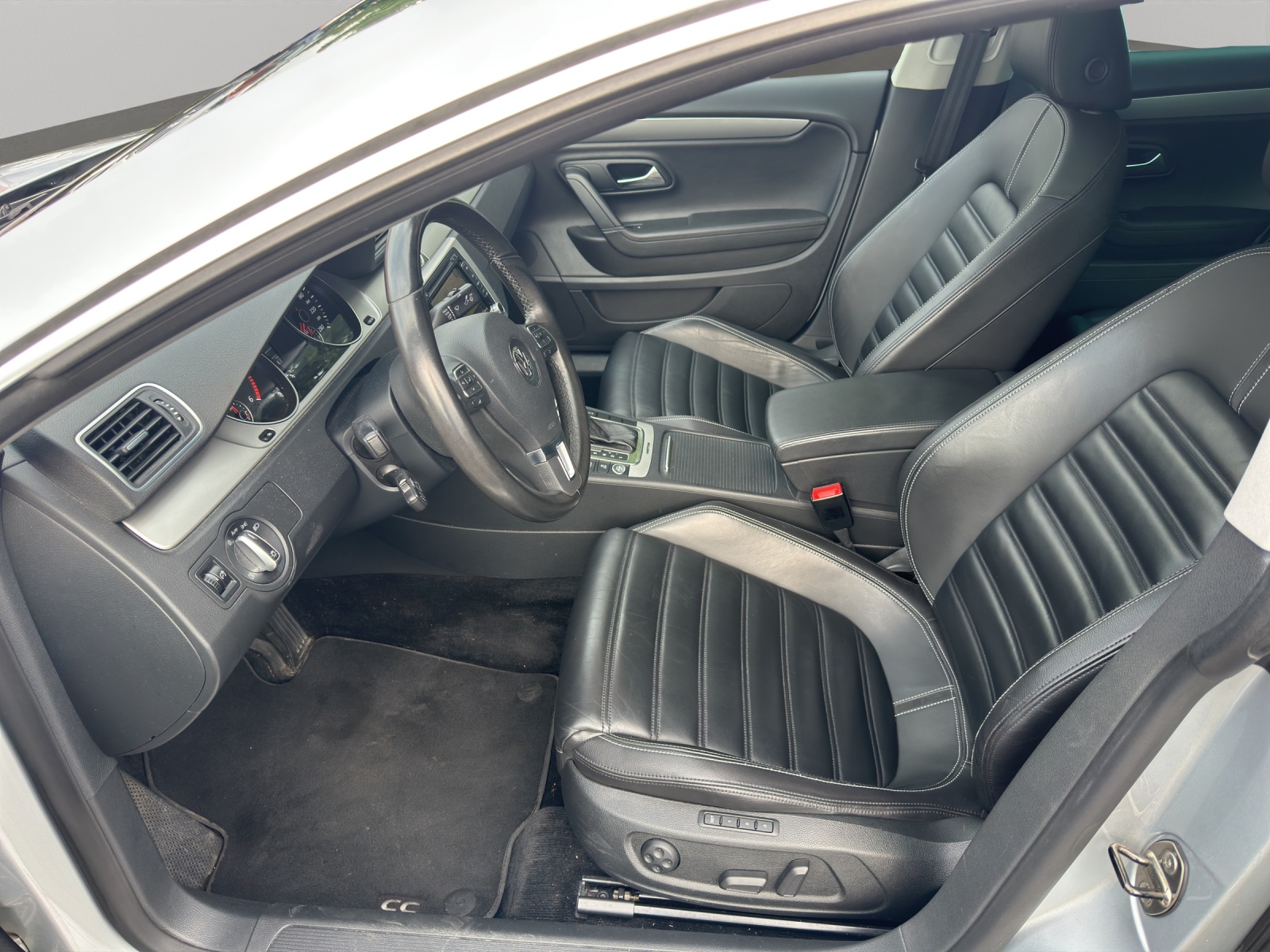VW Passat CC 2.0 TDI 170Ps BlueMotion Technology DSG-image-8
