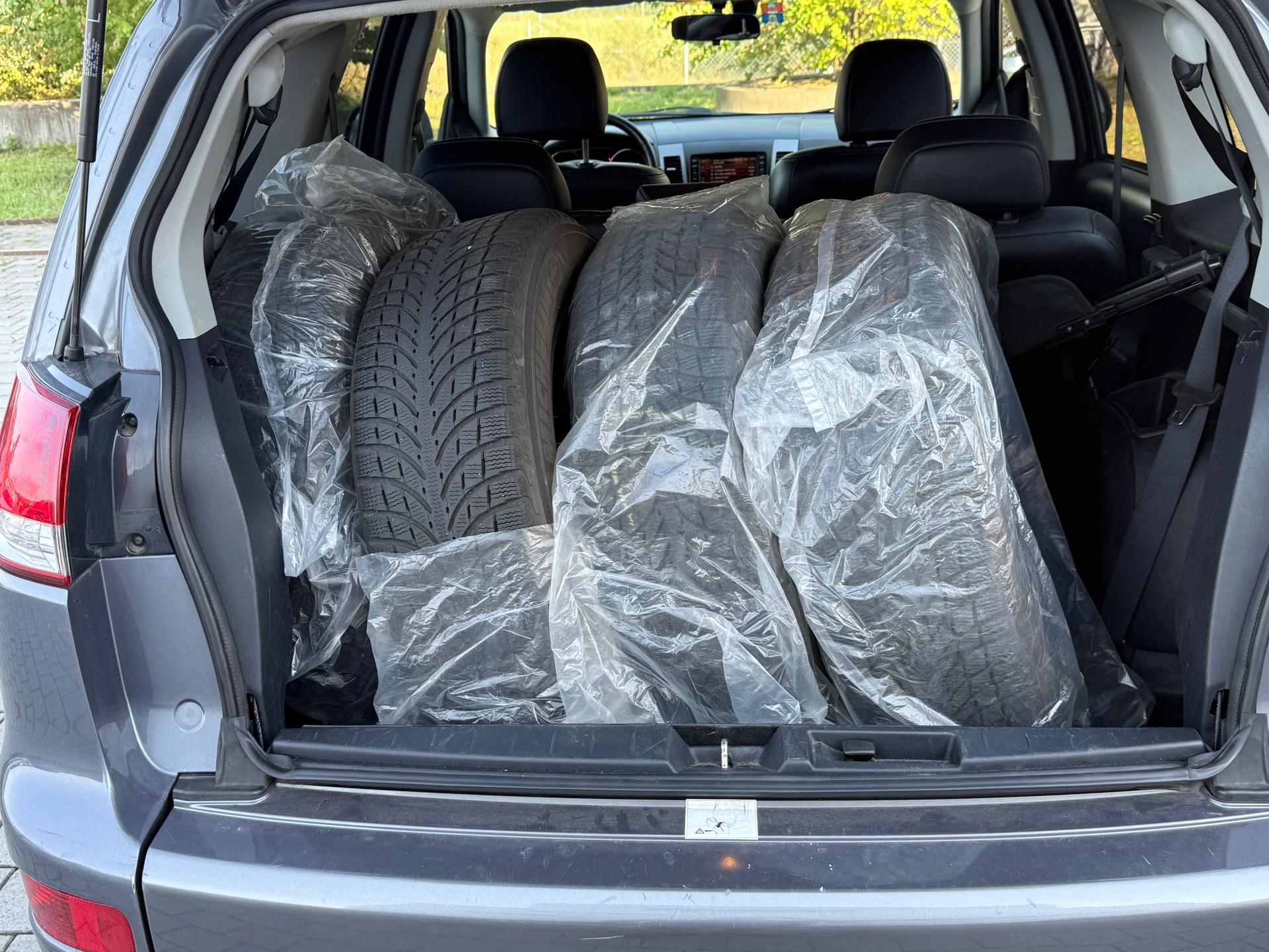 CITROEN C-Crosser 2.2 HDi Exclusive DCS6-image-10