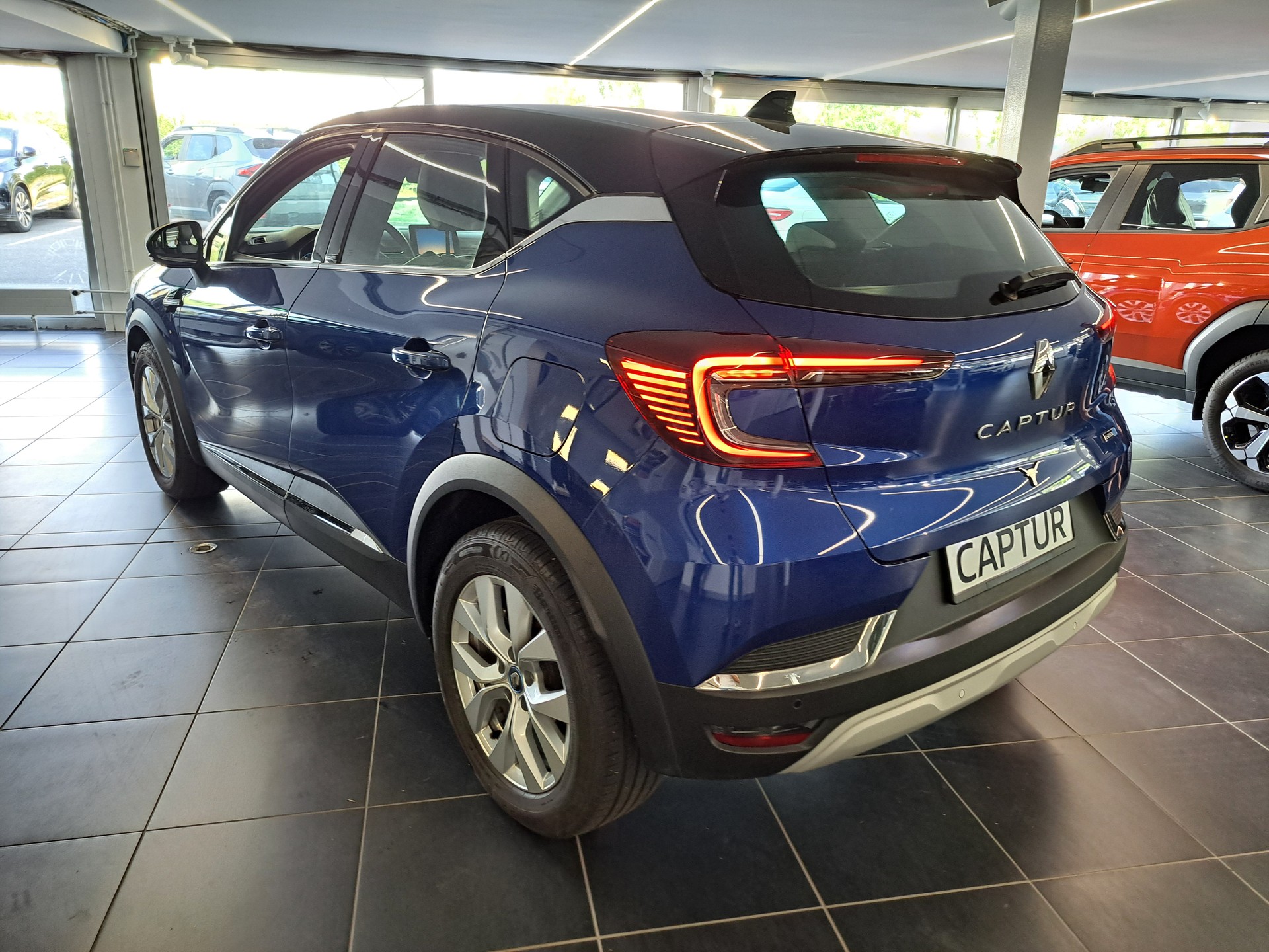 RENAULT Captur 1.6 E-Tech 160 Intens DHT-image-3