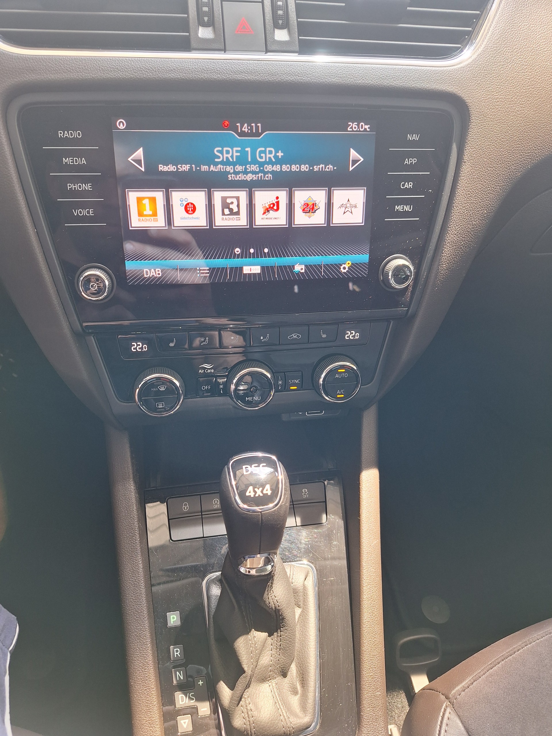 SKODA Octavia Combi 1.8 TSI L&K 4x4 DSG-image-12