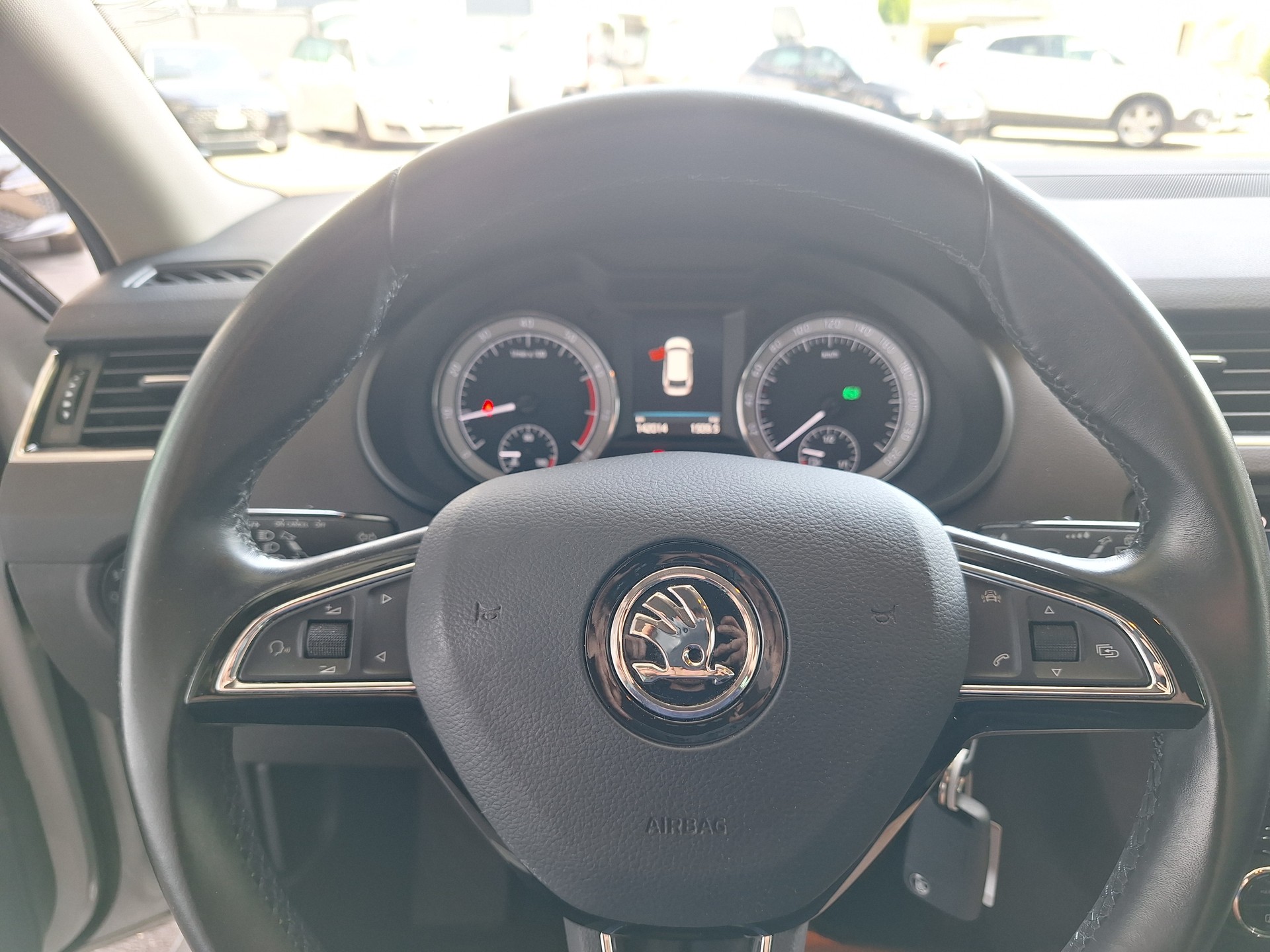 SKODA Octavia Combi 1.8 TSI L&K 4x4 DSG-image-11