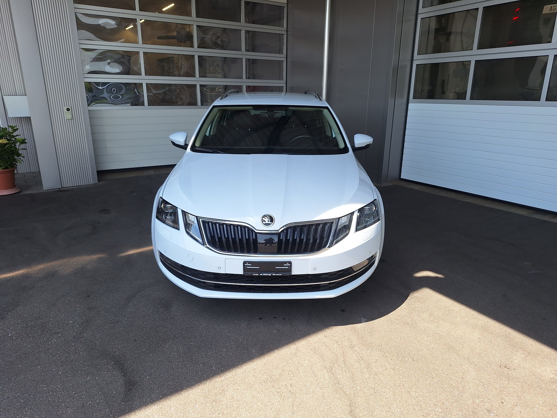 SKODA Octavia Combi 1.8 TSI L&K 4x4 DSG-image-2