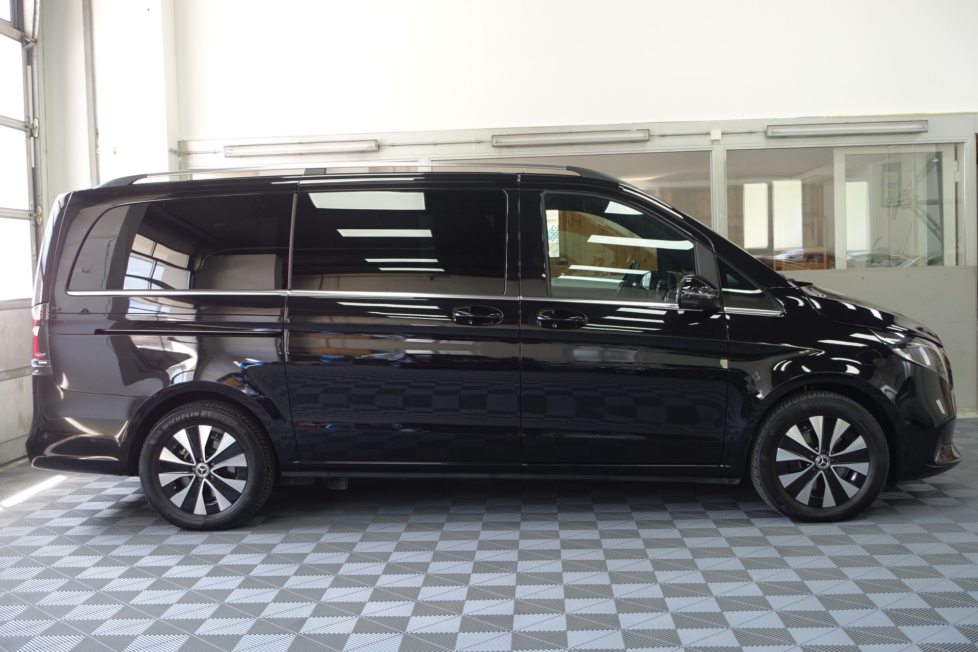 MERCEDES-BENZ V 300 d lang Avantgarde 4Matic 7-Pl.-image-3