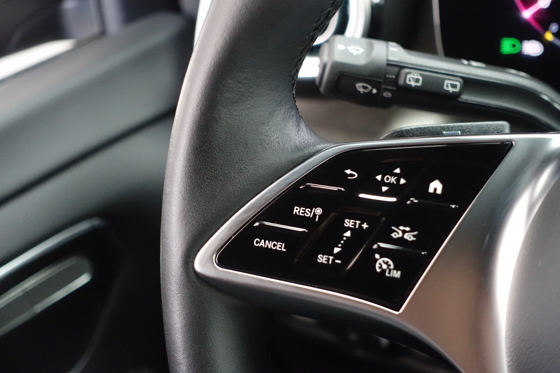 MERCEDES-BENZ V 300 d lang Avantgarde 4Matic 7-Pl.-image-22