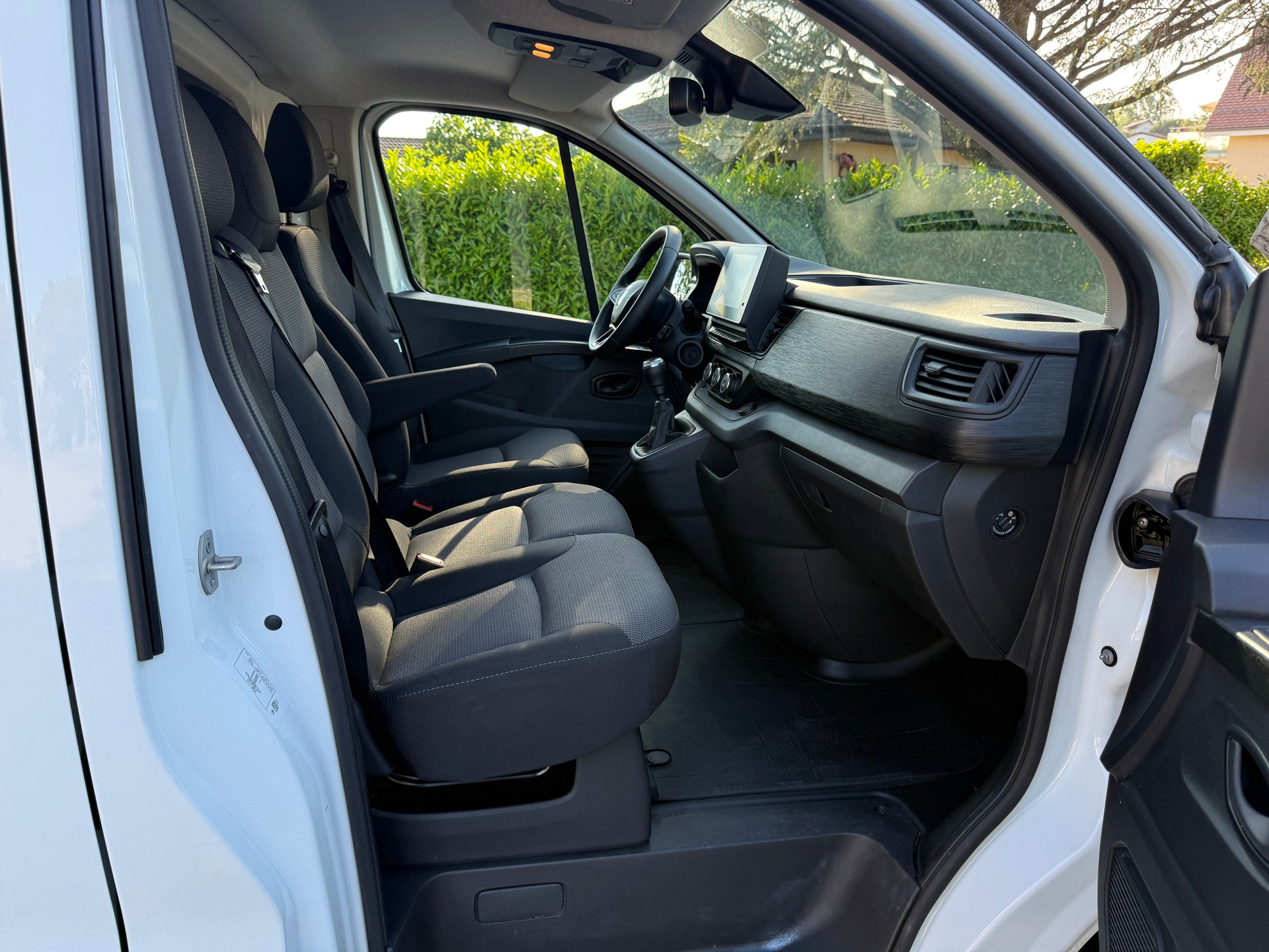 RENAULT Trafic 2.0 Blue dCi 130 Advance L1H1-image-11